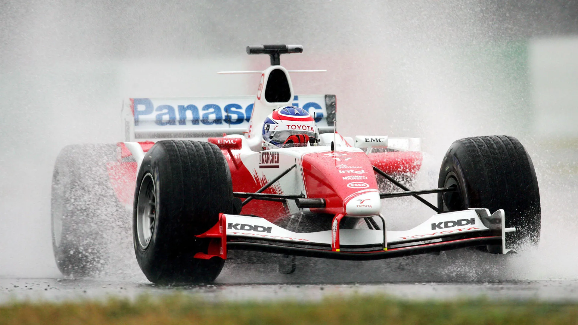 Olivier Panis (FRA) Toyota TF104B.
Formula One World Championship, Rd17, Japanese Grand Prix, Practice Day, Suzuka, Japan, 8 October 2004. © Sutton Motorsport Images