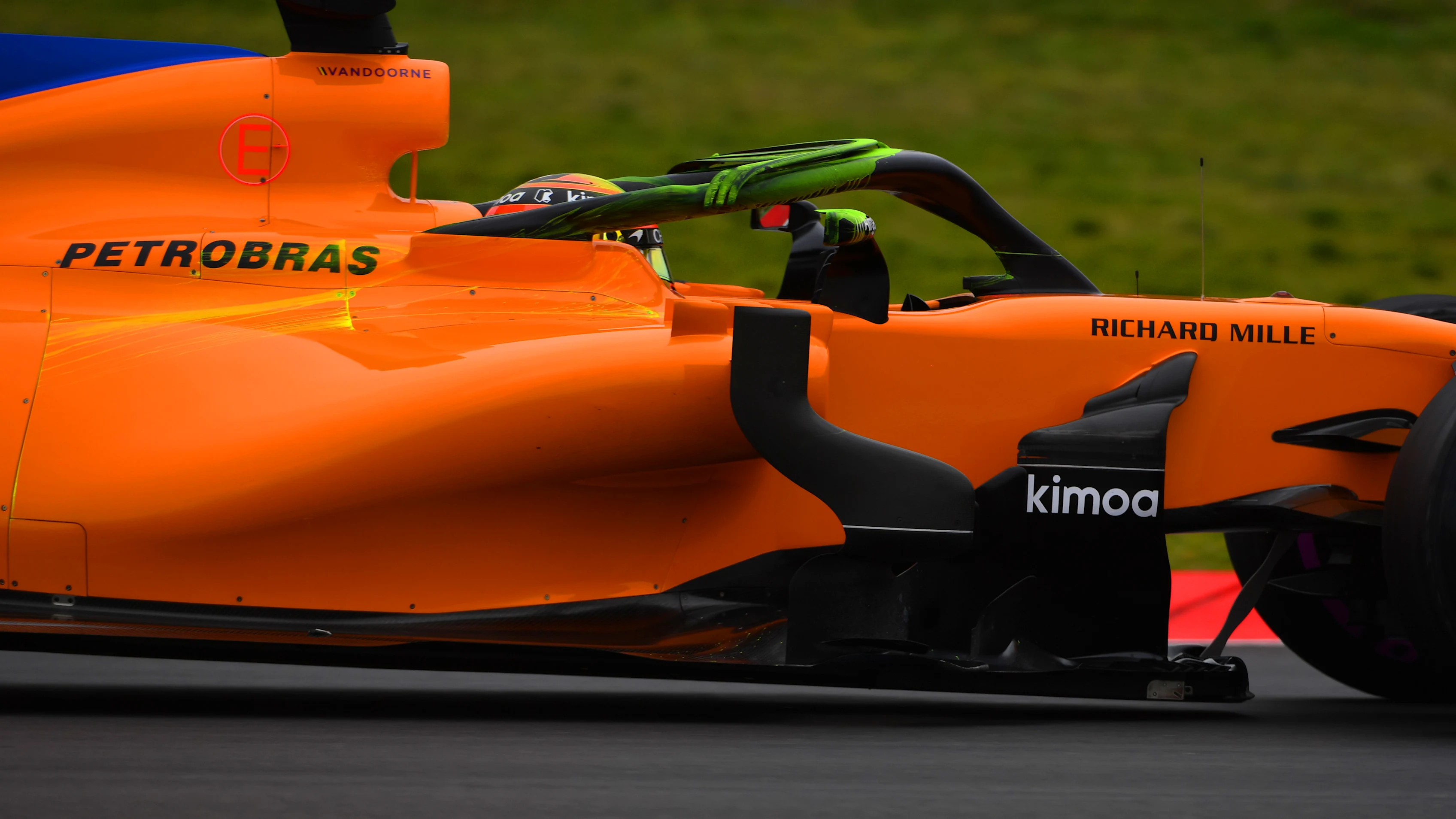 Stoffel Vandoorne (BEL) McLaren MCL33 with aero paint on halo at Formula One Testing, Day Two,