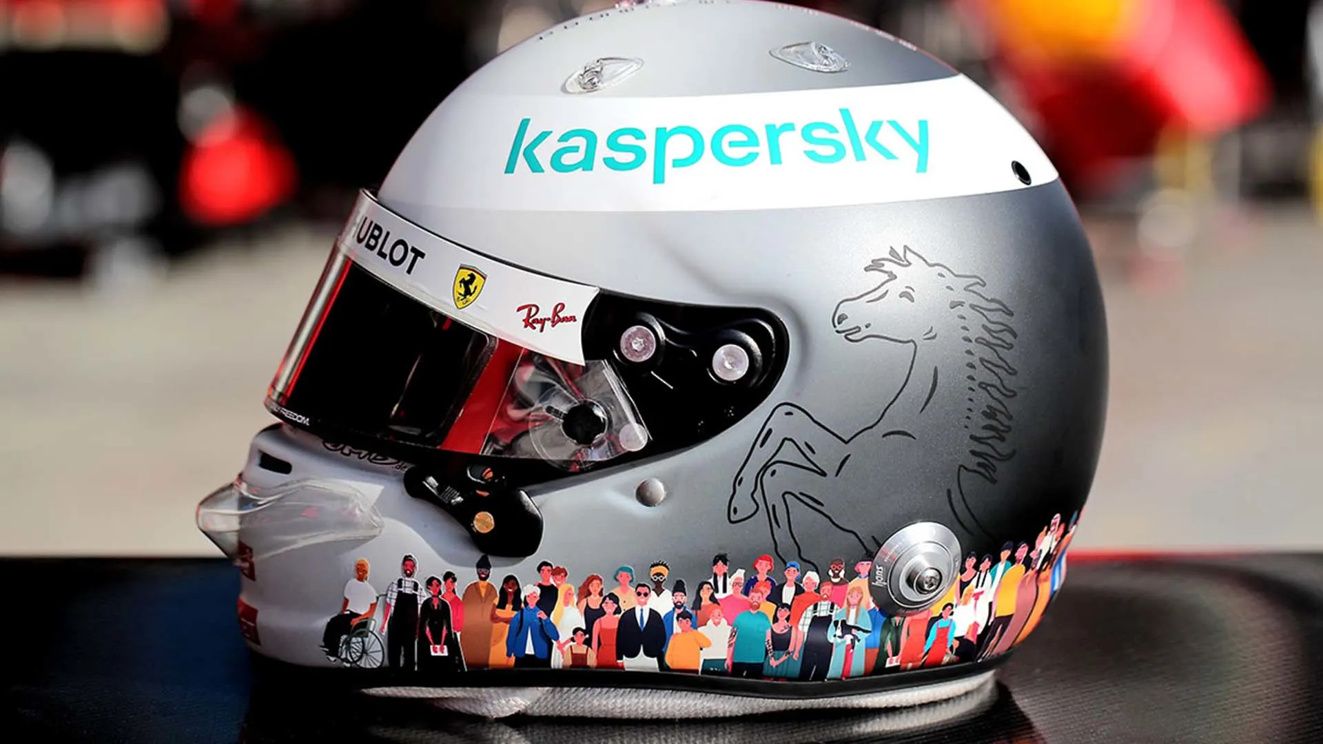 VettelHelmet2.jpg