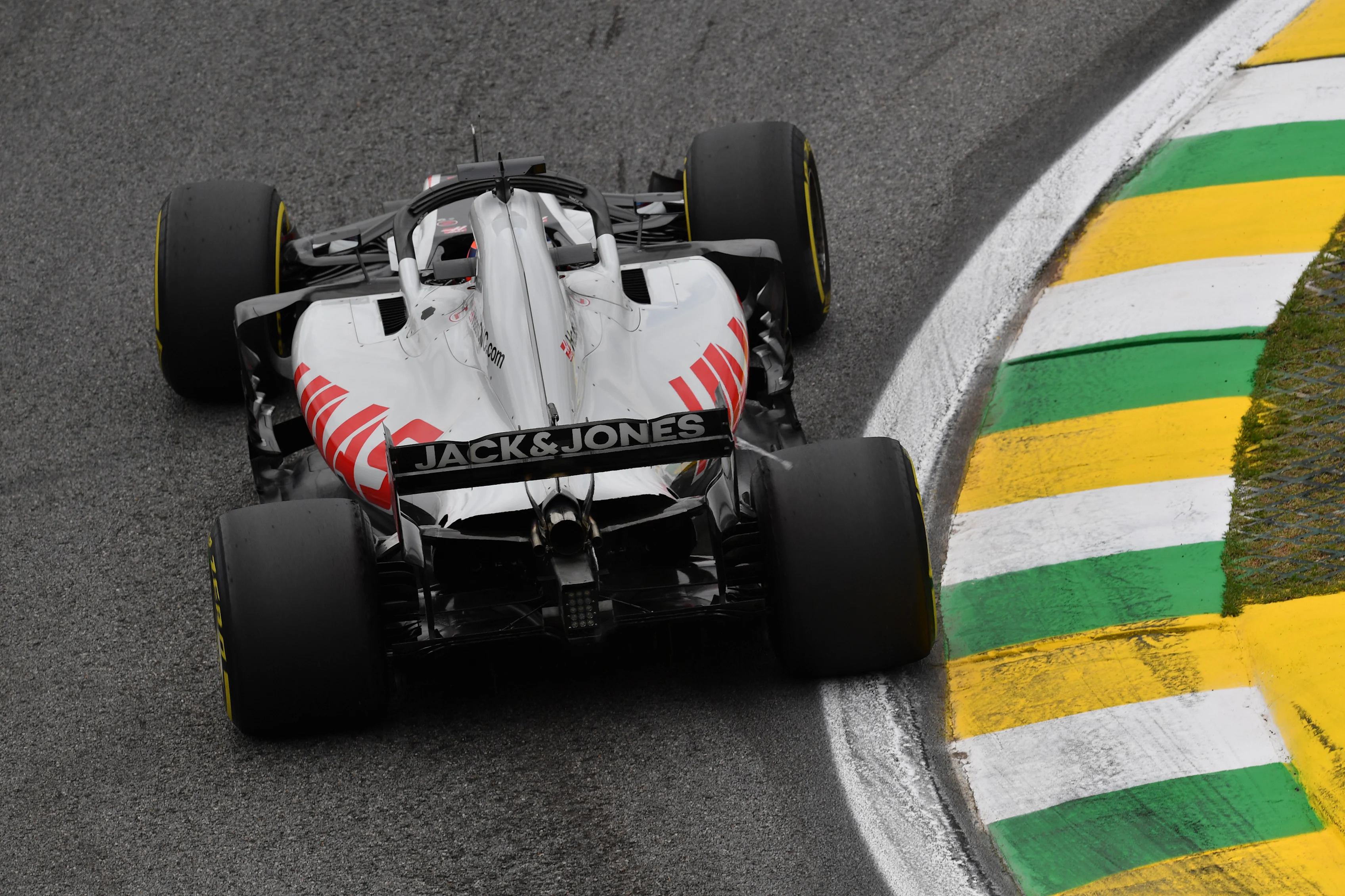 AUTóDROMO JOSé CARLOS PACE, BRAZIL - NOVEMBER 10: Romain Grosjean, Haas F1 Team VF-18 during the