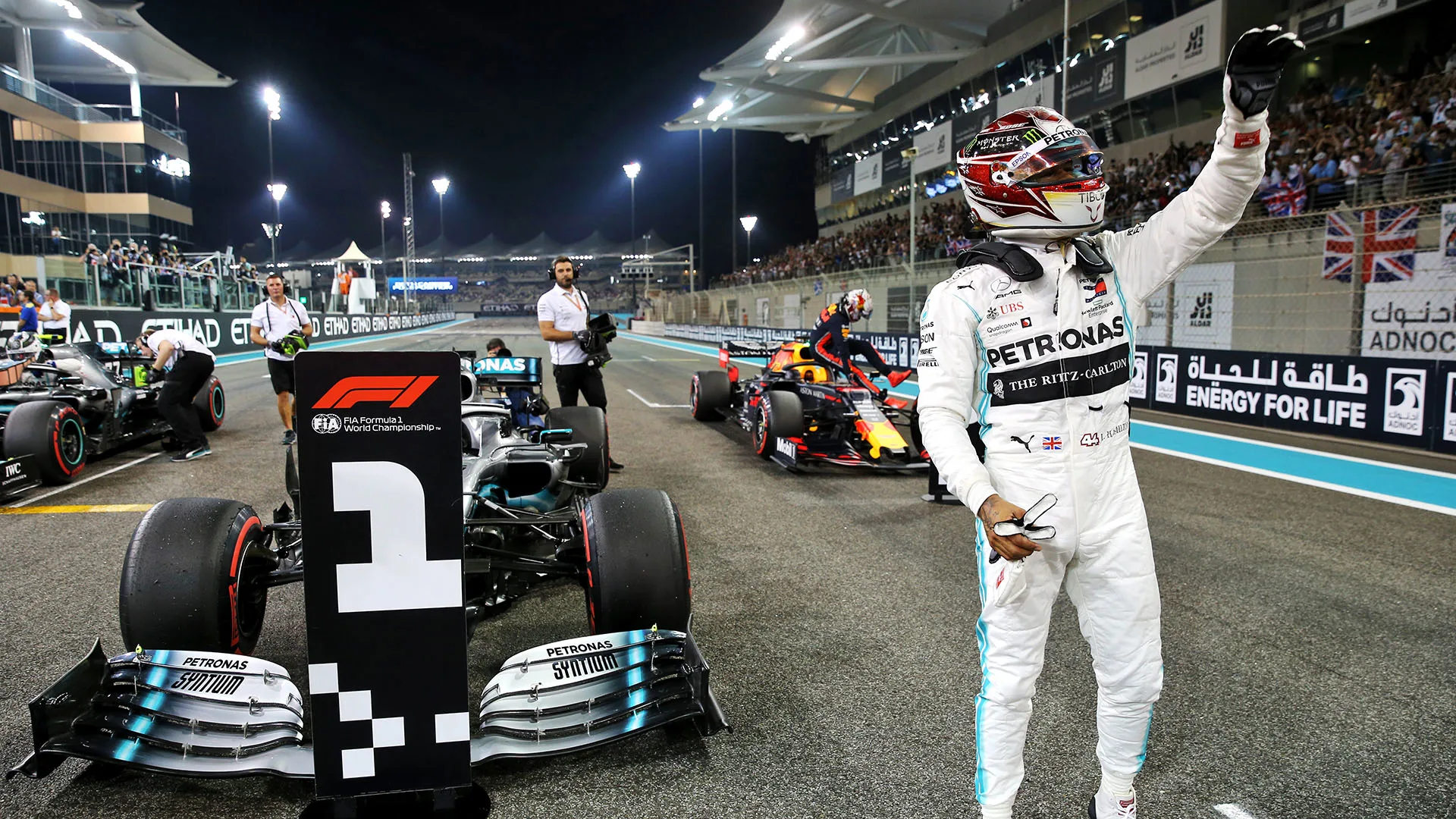 Lewis Hamilton (GBR) Mercedes AMG F1 celebrates his pole position in qualifying parc