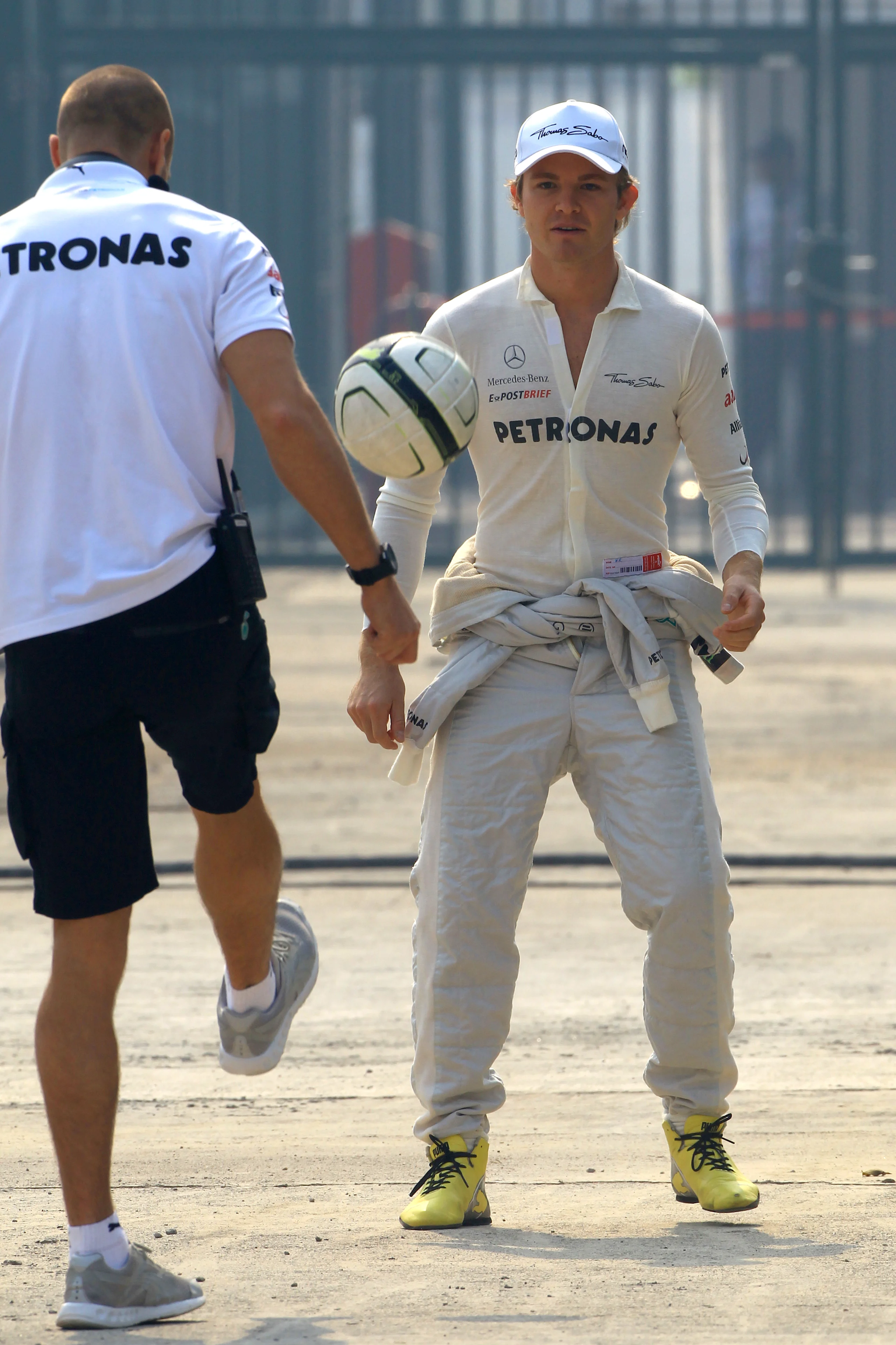 Nico Rosberg (GER) Mercedes AMG F1 plays football. Formula One World Championship, Rd17, Indian