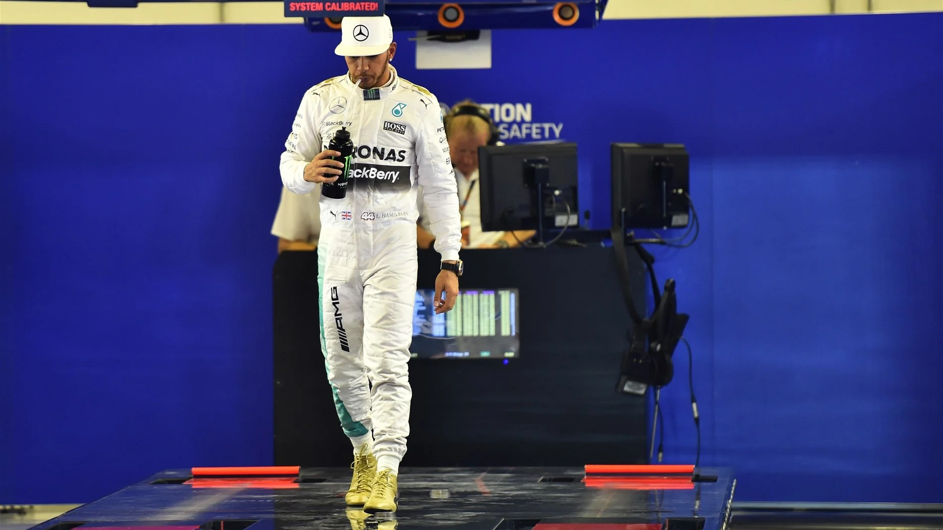 Lewis Hamilton (GBR) Mercedes AMG F1 in parc ferme at Formula One World Championship, Rd19, Abu