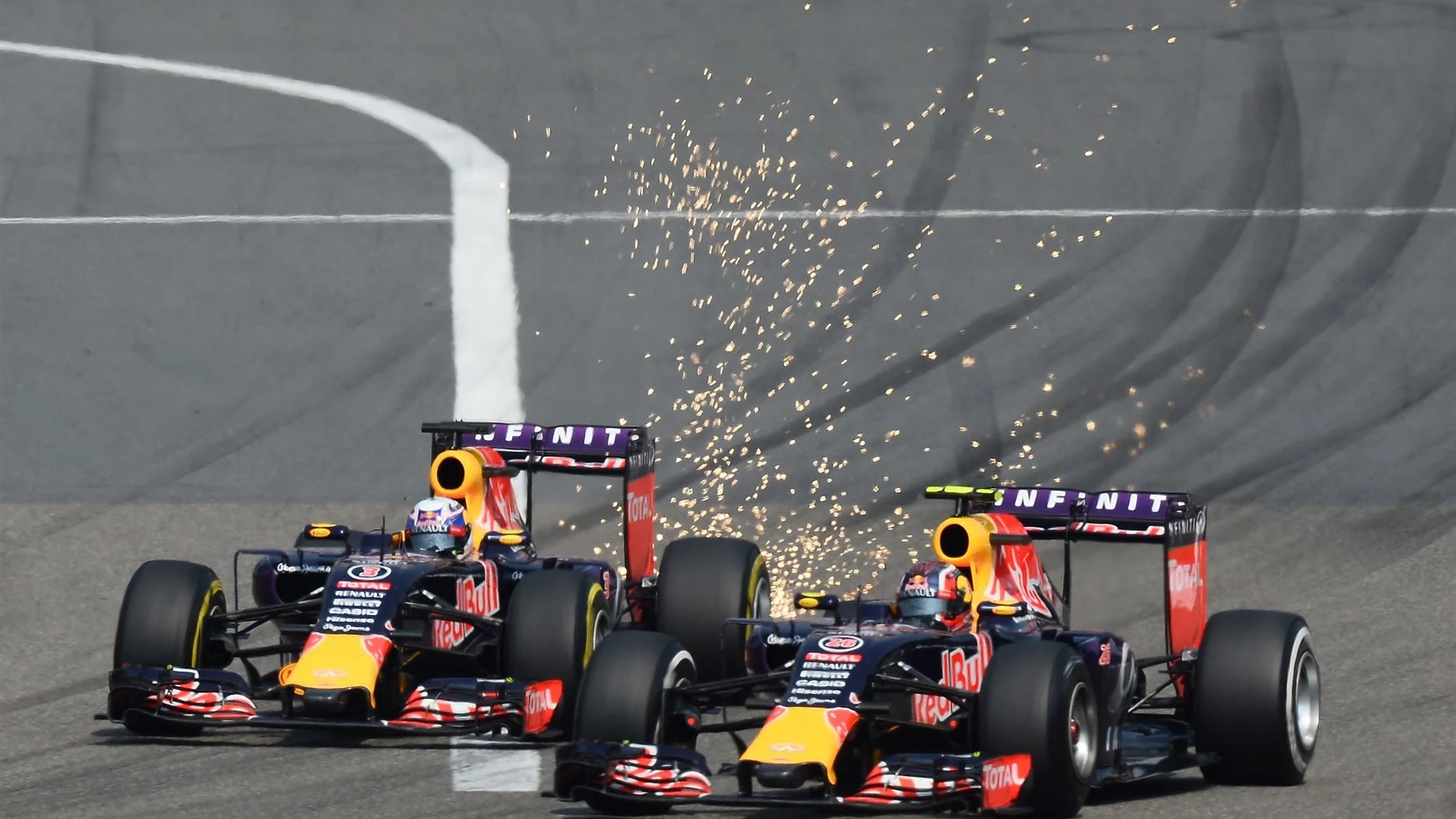 Daniel Ricciardo (AUS) Red Bull Racing RB11 and Daniil Kvyat (RUS) Red Bull Racing RB11 battle at Formula One World Championship, Rd3, Chinese Grand Prix, Race, Shanghai, China, Sunday 12 April 2015. © Sutton Motorsport Images