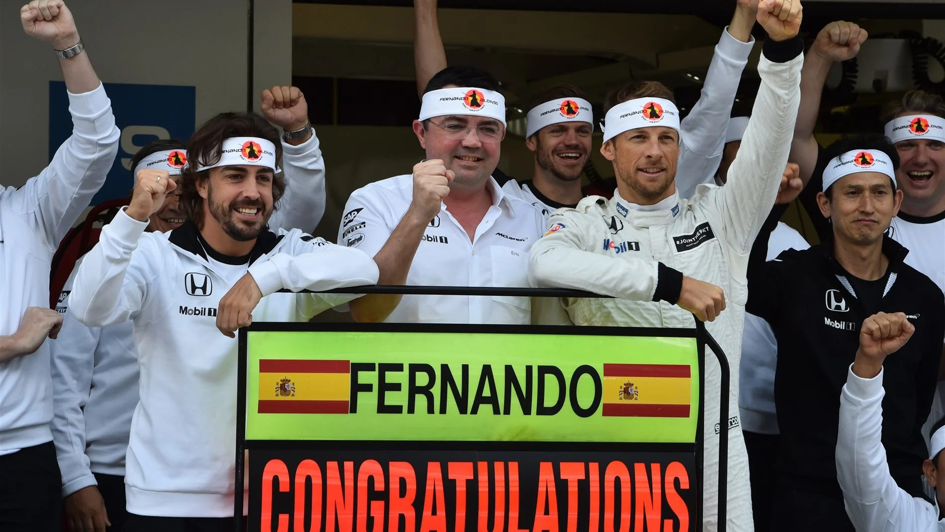 Fernando Alonso (ESP) McLaren celebrates 250 Grands Prix with Eric Boullier (FRA) McLaren Racing Director, Jenson Button (GBR) McLaren and the team at Formula One World Championship, Rd15, Russian Grand Prix, Practice, Sochi Autodrom, Sochi, Krasnodar Krai, Russia, Friday 9 October 2015. © Sutton Motorsport Images
