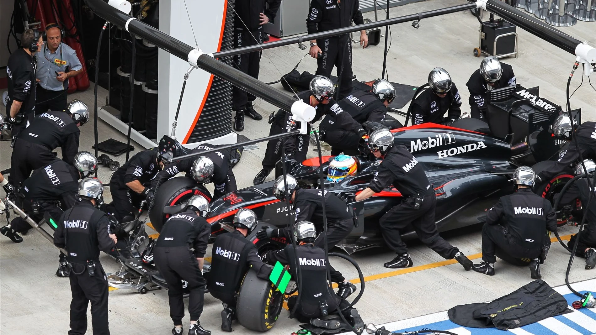 Pit stop for Fernando Alonso (ESP) McLaren MP4-30 at Formula One World Championship, Rd15, Russian Grand Prix, Race, Sochi Autodrom, Sochi, Krasnodar Krai, Russia, Sunday 11 October 2015. © Sutton Motorsport Images