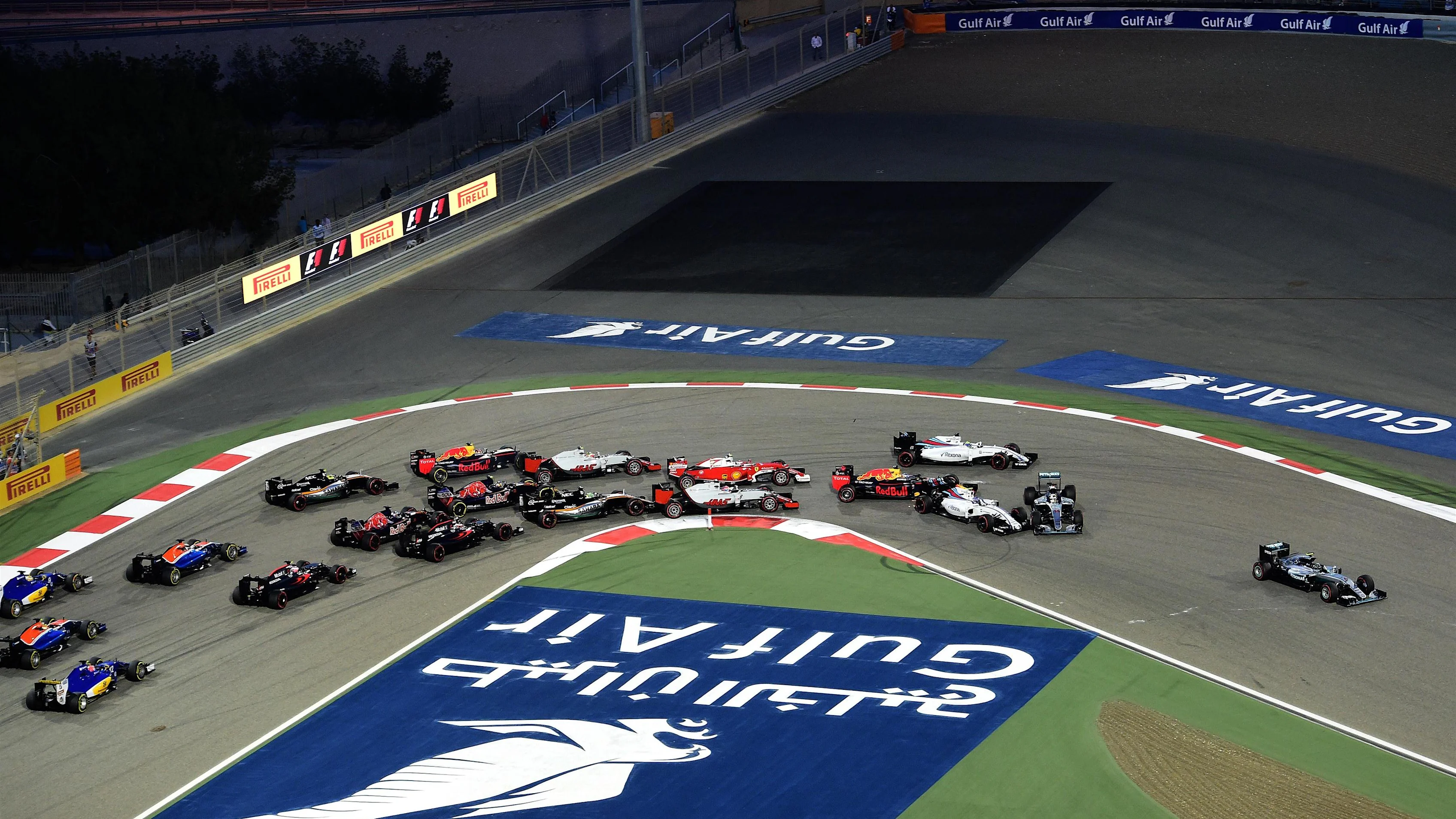 Nico Rosberg (GER) Mercedes-Benz F1 W07 Hybrid leads as Lewis Hamilton (GBR) Mercedes-Benz F1 W07