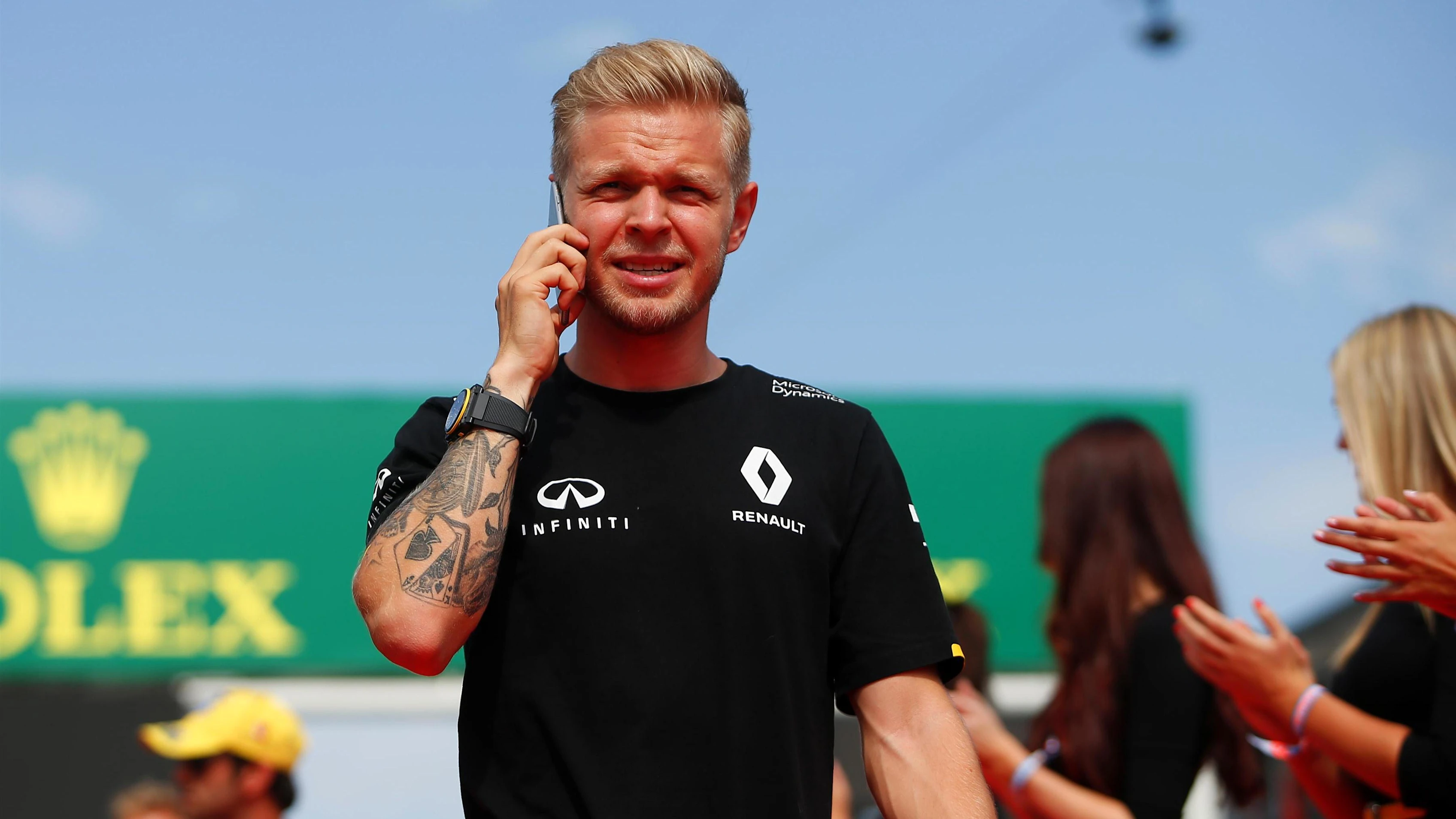 Kevin Magnussen (DEN) Renault Sport F1 Team on the drivers parade at Formula One World