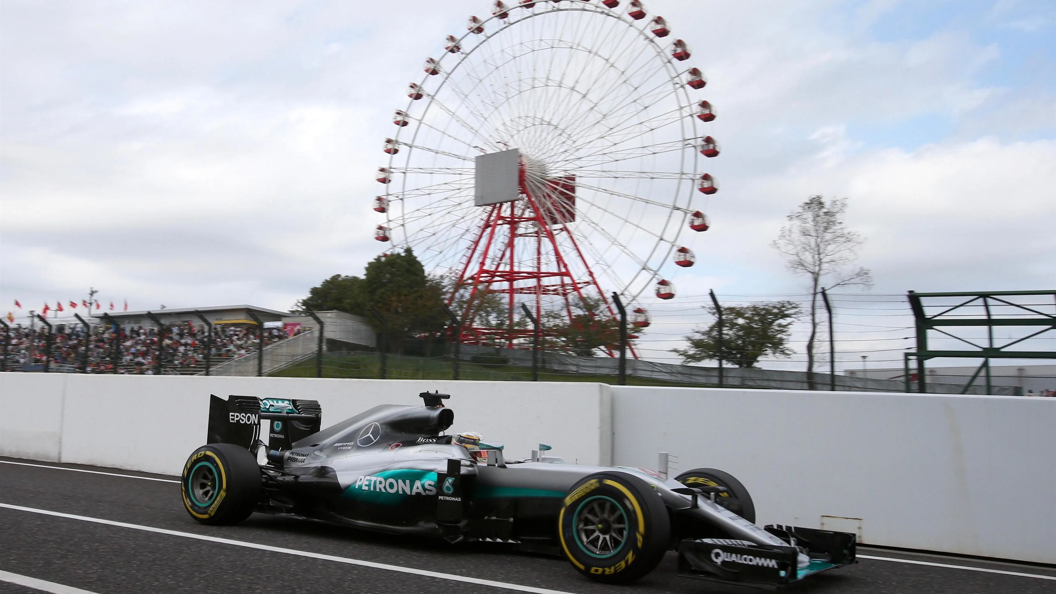 Lewis Hamilton (GBR) Mercedes-Benz F1 W07 Hybrid at Formula One World Championship, Rd17, Japanese Grand Prix, Qualifying, Suzuka, Japan, Saturday 8 October 2016. © Sutton Images