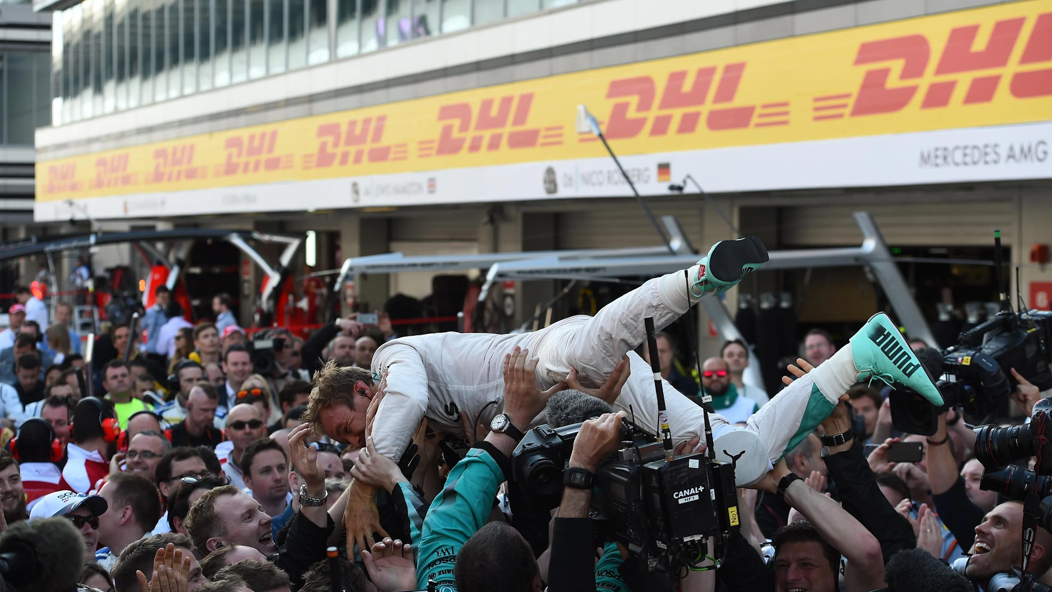 Race winner Nico Rosberg (GER) Mercedes AMG F1 celebrates with the mechanics in parc ferme at
