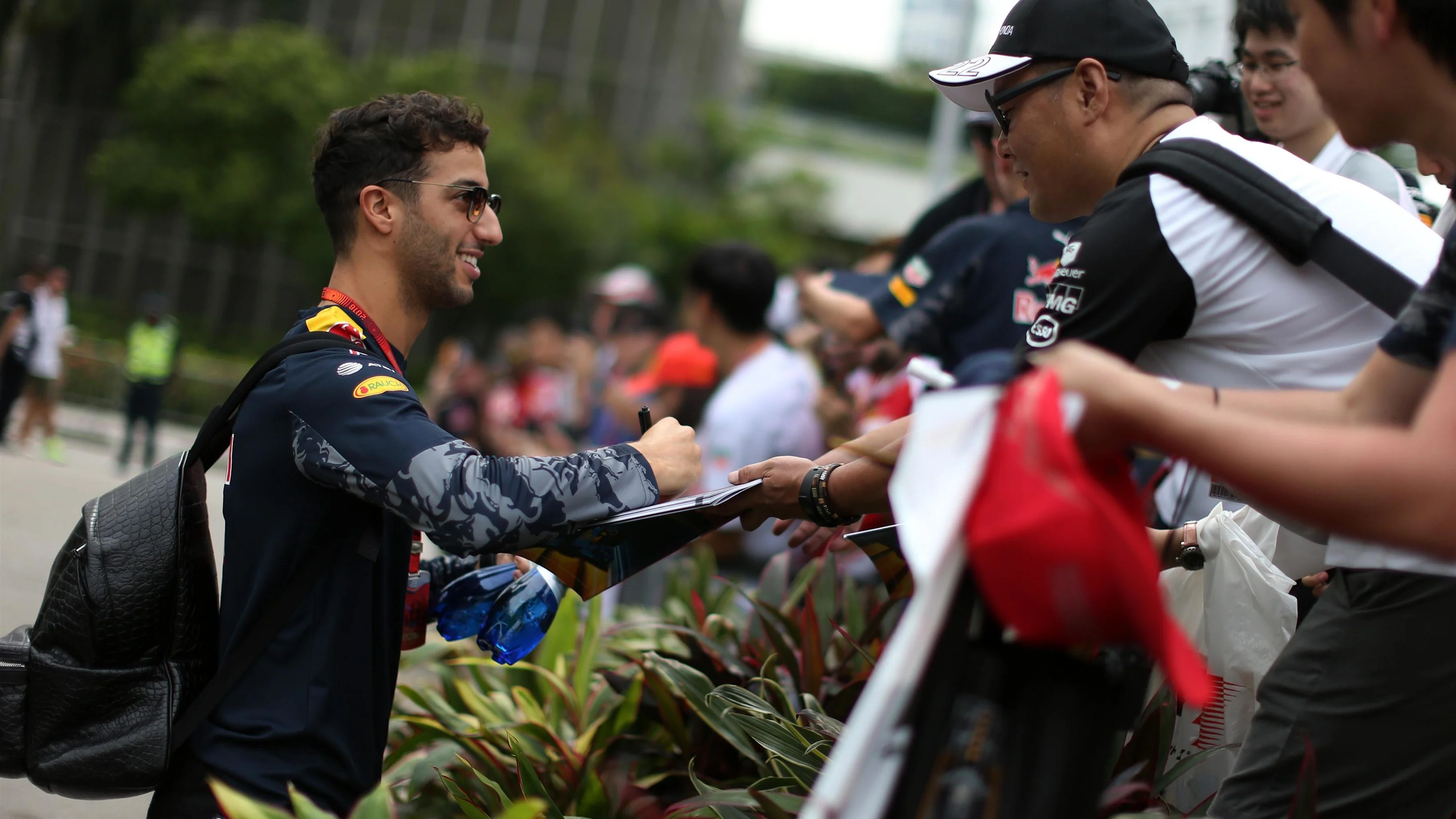 Daniel Ricciardo (AUS) Red Bull Racing signs autographs for the fans at Formula One World Championship, Rd15, Singapore Grand Prix, Qualifying, Marina Bay Street Circuit, Singapore, Saturday 17 September 2016. © Sutton Images