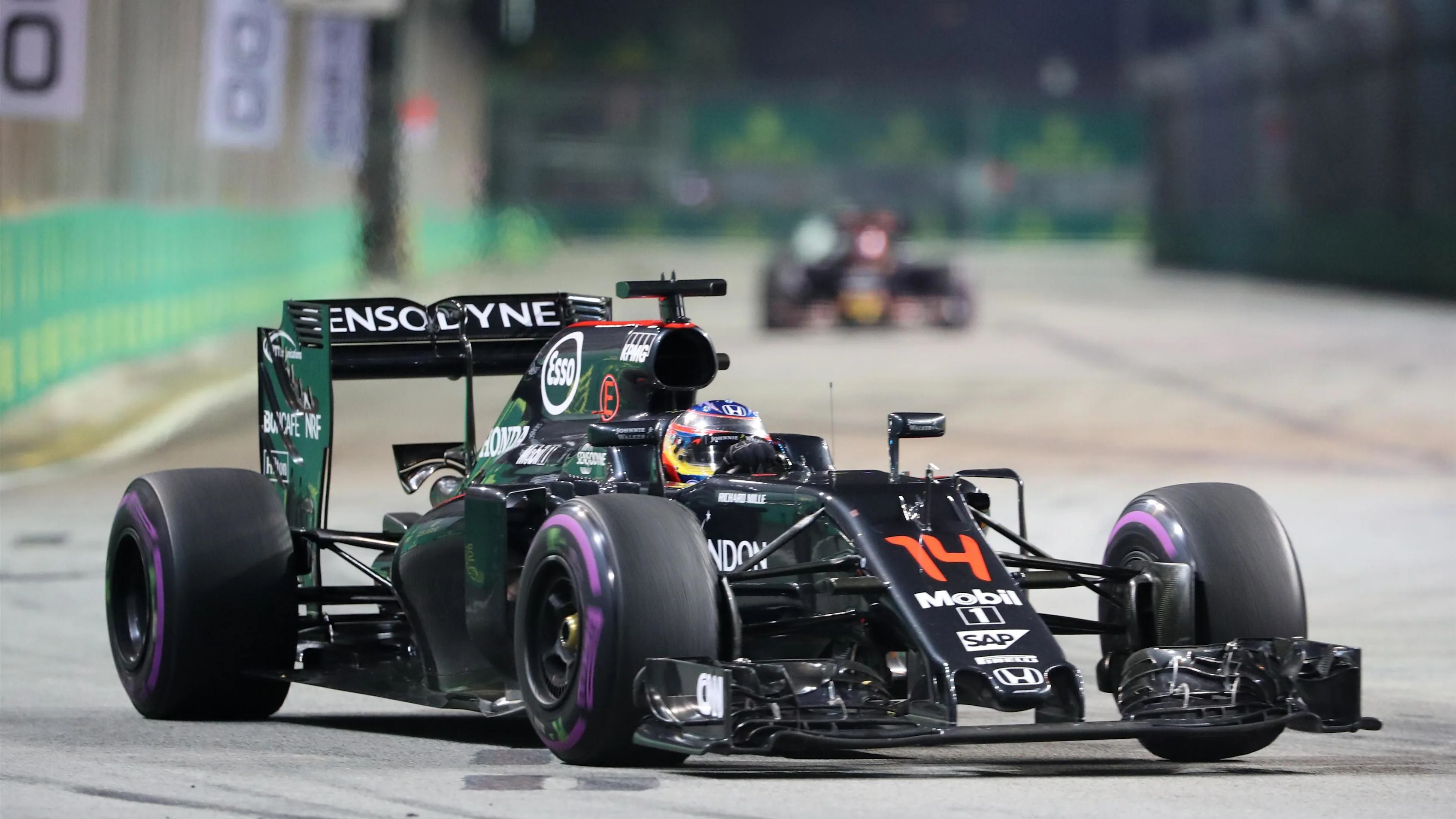 Fernando Alonso (ESP) McLaren MP4-31 at Formula One World Championship, Rd15, Singapore Grand Prix, Race, Marina Bay Street Circuit, Singapore, Sunday 18 September 2016. © Sutton Images