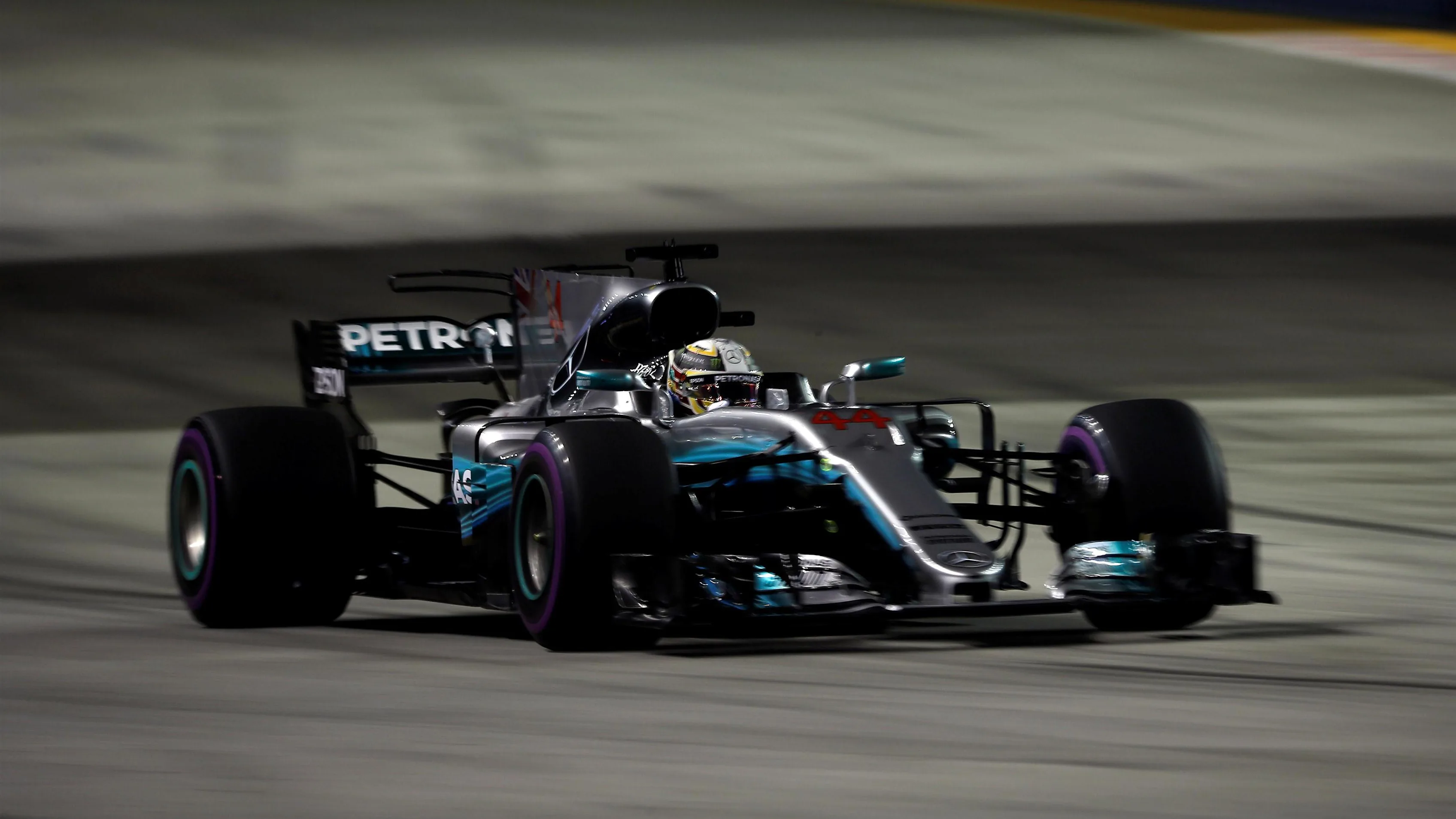 Lewis Hamilton (GBR) Mercedes-Benz F1 W08 Hybrid at Formula One World Championship, Rd14, Singapore Grand Prix, Qualifying, Marina Bay Street Circuit, Singapore, Saturday 16 September 2017. © Sutton Images