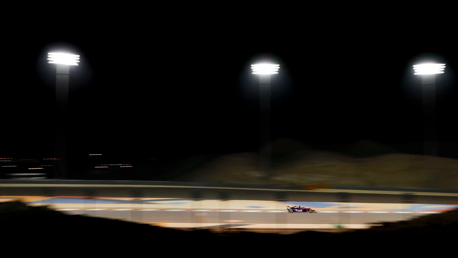 BAHRAIN INTERNATIONAL CIRCUIT, BAHRAIN - MARCH 31: Daniil Kvyat, Toro Rosso STR14 during the Bahrain GP at Bahrain International Circuit on March 31, 2019 in Bahrain International Circuit, Bahrain. (Photo by Zak Mauger / LAT Images)
