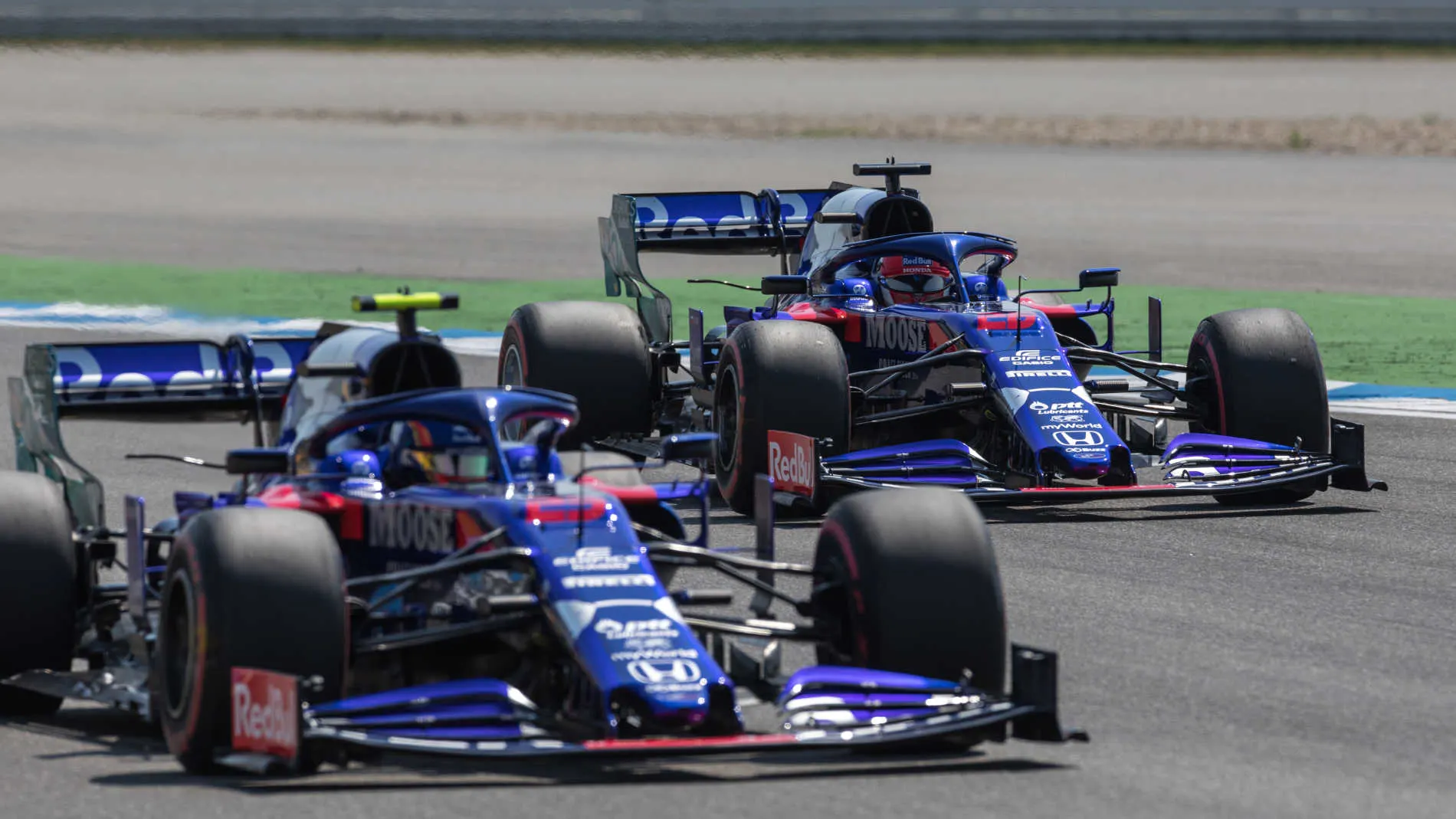 HOCKENHEIMRING, GERMANY - JULY 26: Alexander Albon, Toro Rosso STR14, leads Daniil Kvyat, Toro