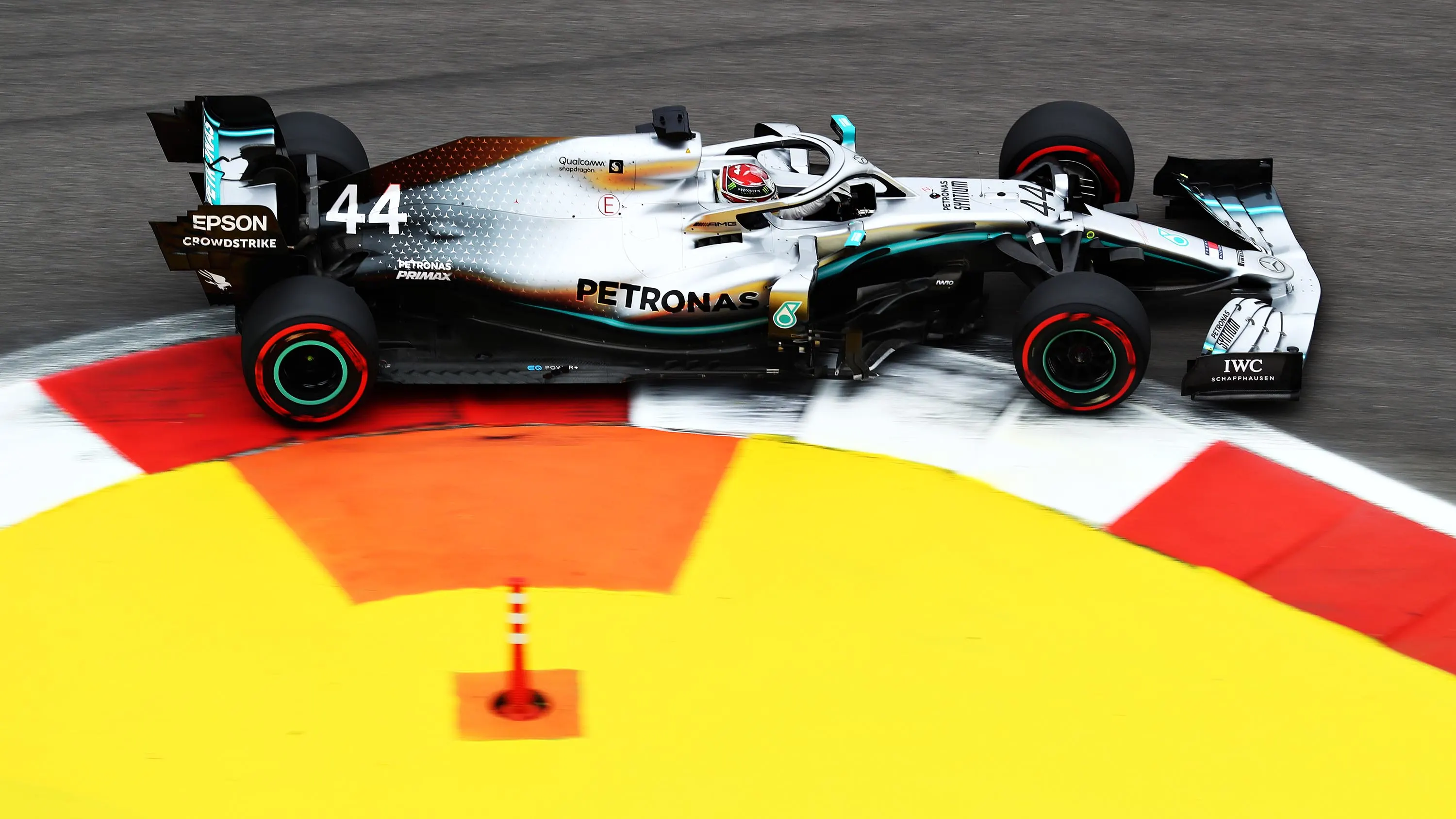 SOCHI, RUSSIA - SEPTEMBER 27: Lewis Hamilton of Great Britain driving the (44) Mercedes AMG Petronas F1 Team Mercedes W10 on track during practice for the F1 Grand Prix of Russia at Sochi Autodrom on September 27, 2019 in Sochi, Russia. (Photo by Mark Thompson/Getty Images)