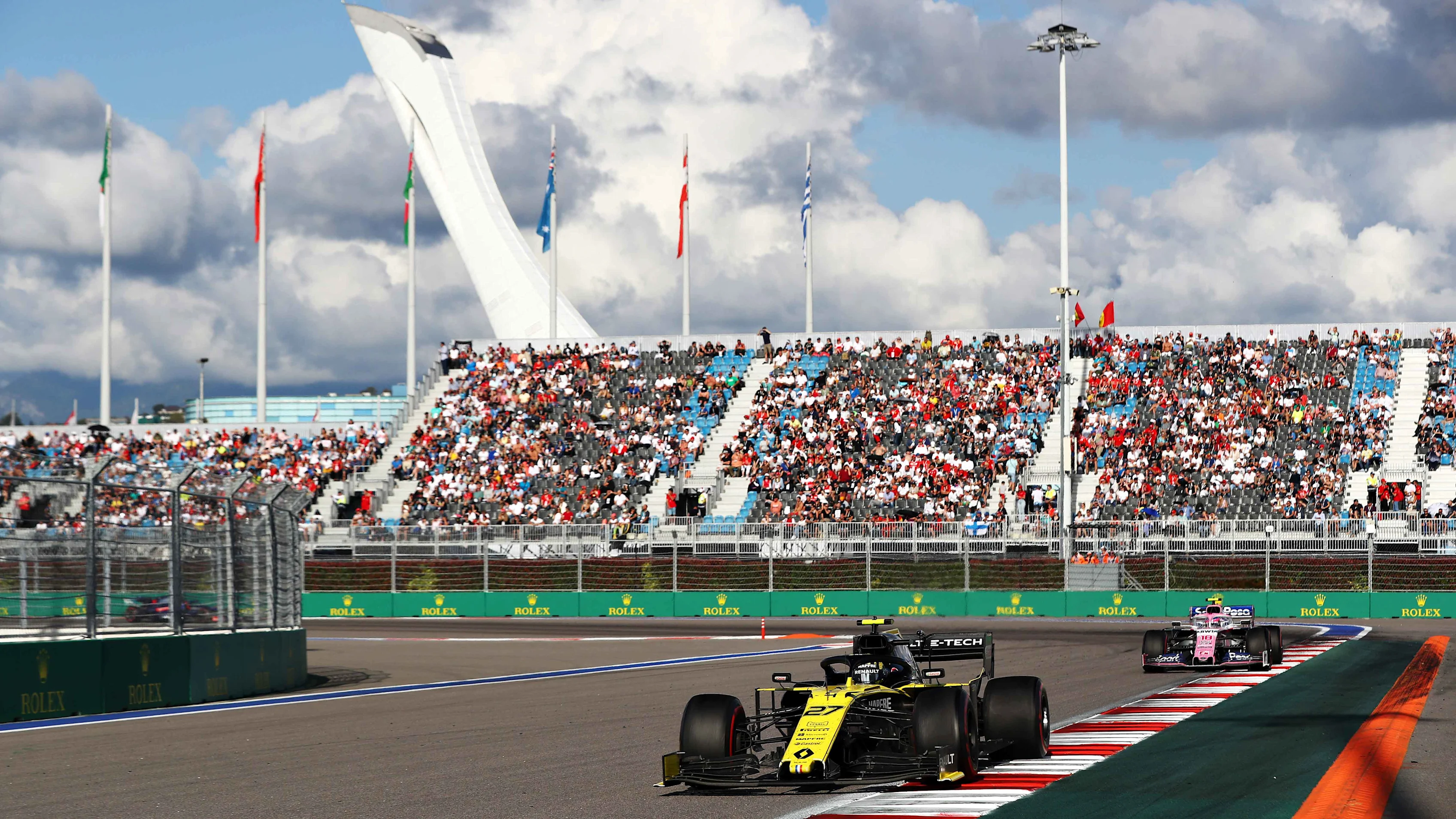 SOCHI, RUSSIA - SEPTEMBER 29: Nico Hulkenberg of Germany driving the (27) Renault Sport Formula One Team RS19 on track during the F1 Grand Prix of Russia at Sochi Autodrom on September 29, 2019 in Sochi, Russia. (Photo by Mark Thompson/Getty Images)