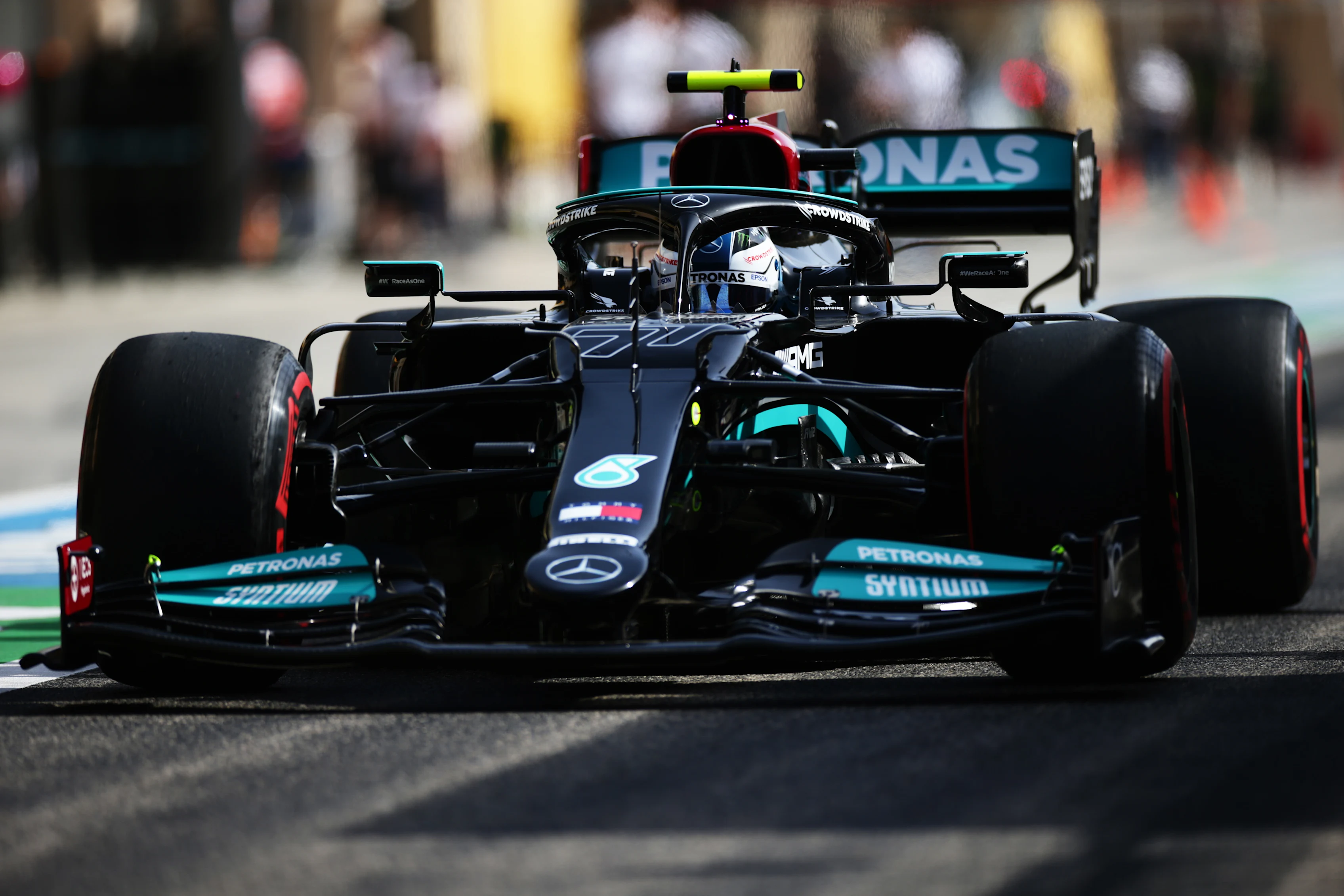 BAHRAIN, BAHRAIN - MARCH 26: Valtteri Bottas of Finland driving the (77) Mercedes AMG Petronas F1