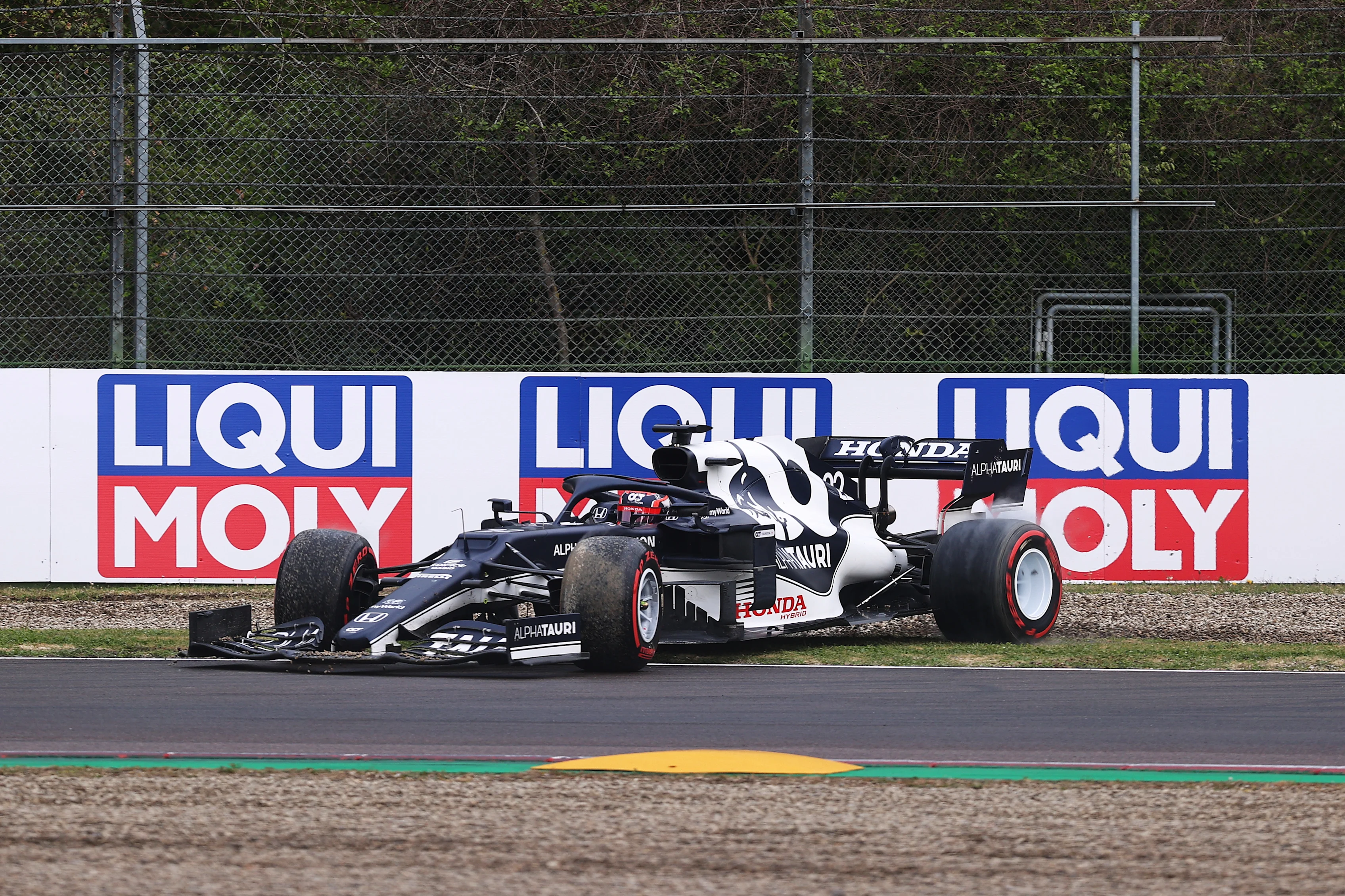 IMOLA, ITALY - APRIL 18: Yuki Tsunoda of Japan driving the (22) Scuderia AlphaTauri AT02 Honda spins during the F1 Grand Prix of Emilia Romagna at Autodromo Enzo e Dino Ferrari on April 18, 2021 in Imola, Italy. (Photo by Lars Baron/Getty Images)