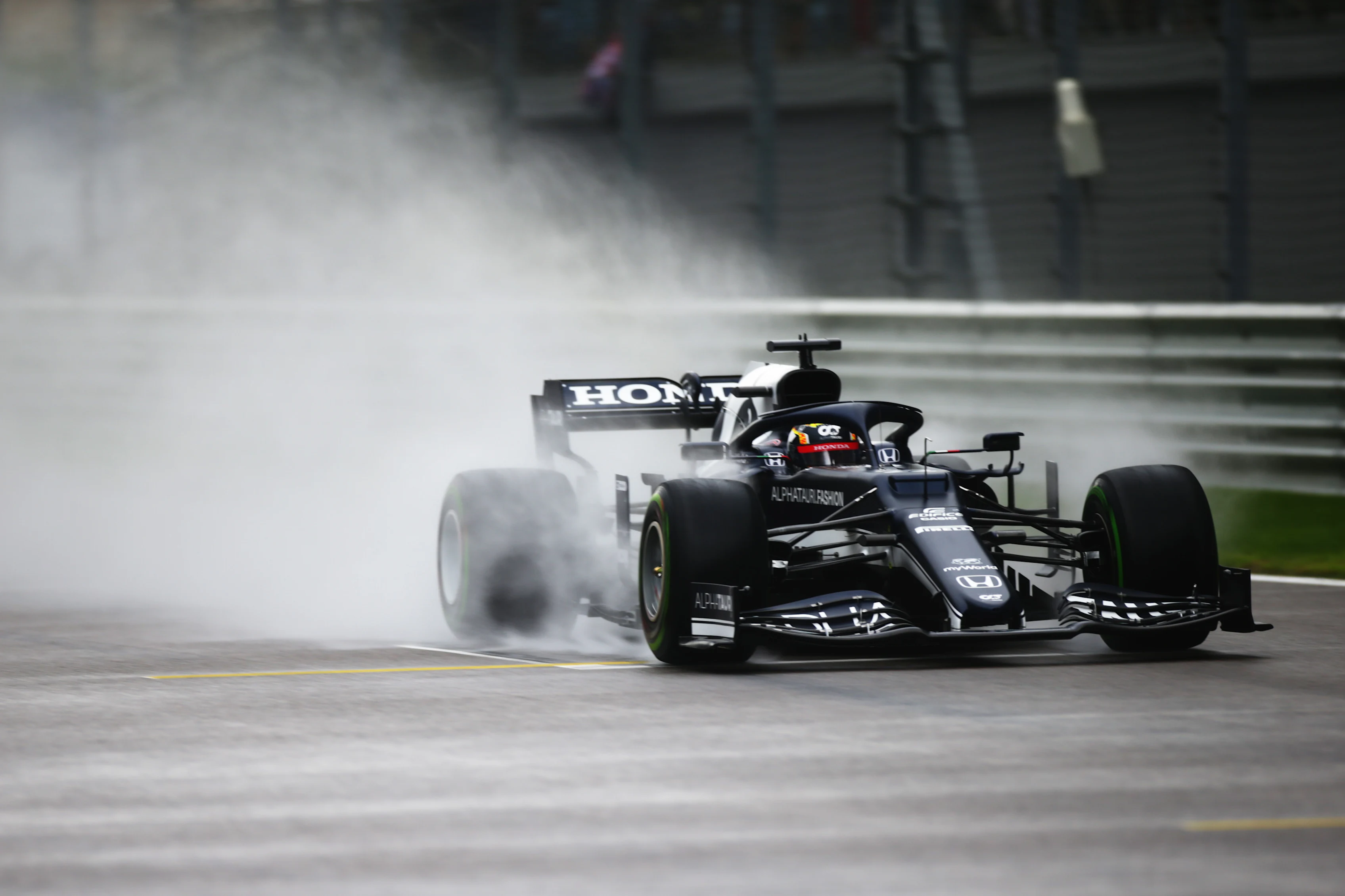 SOCHI, RUSSIA - SEPTEMBER 25: Yuki Tsunoda of Japan driving the (22) Scuderia AlphaTauri AT02 Honda during qualifying ahead of the F1 Grand Prix of Russia at Sochi Autodrom on September 25, 2021 in Sochi, Russia. (Photo by Peter Fox/Getty Images)