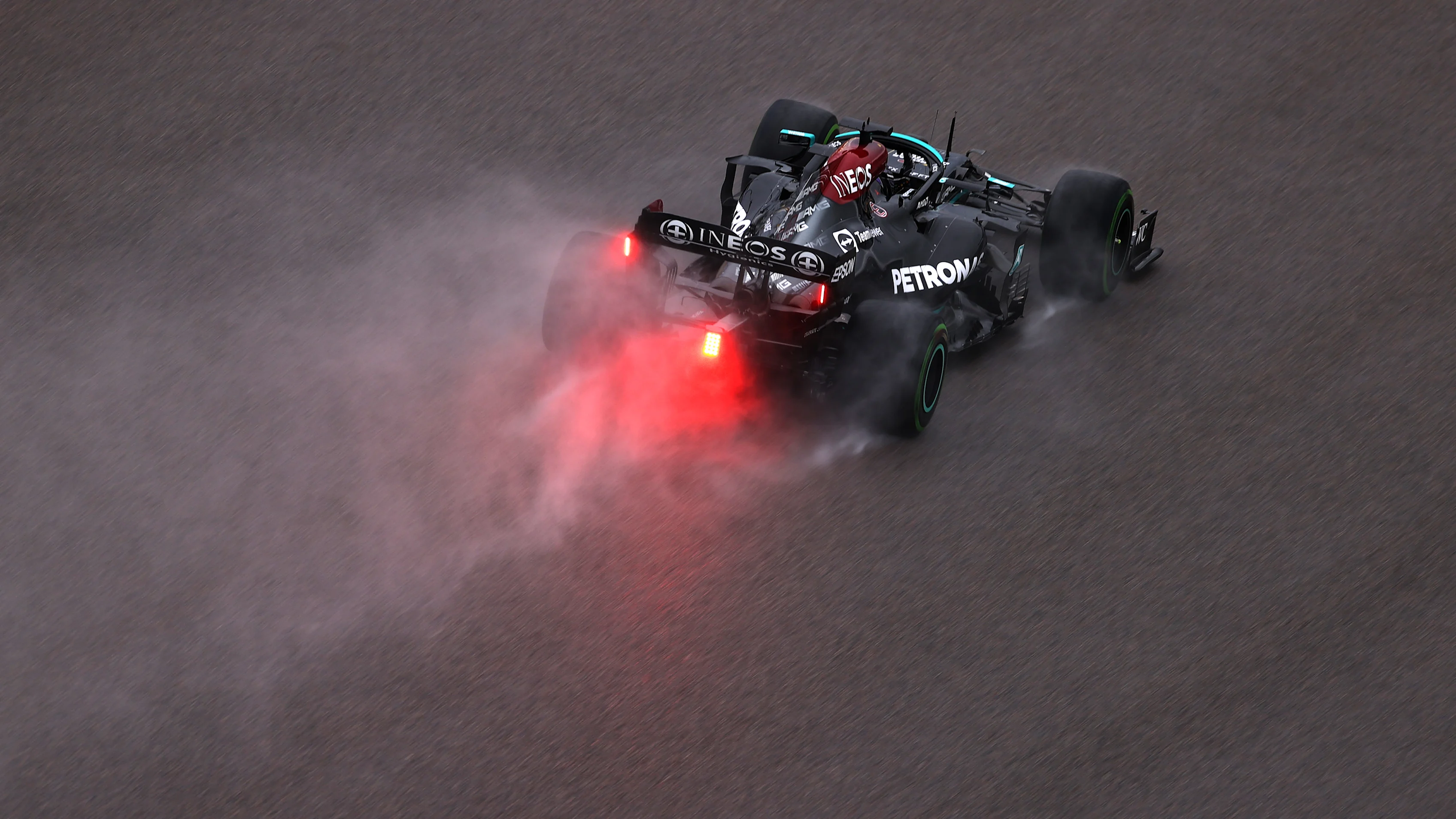 SOCHI, RUSSIA - SEPTEMBER 25: Lewis Hamilton of Great Britain driving the (44) Mercedes AMG