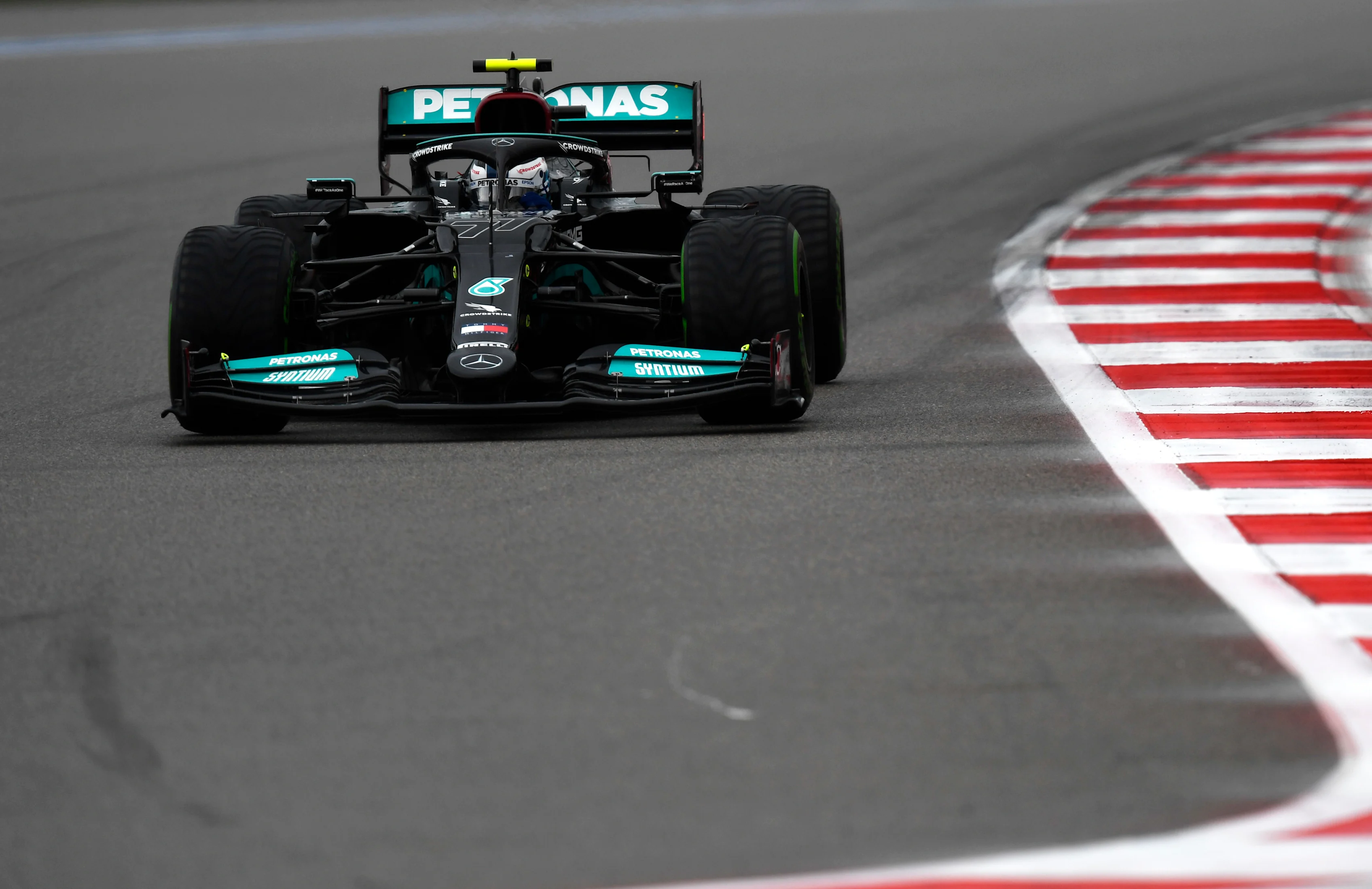 SOCHI, RUSSIA - SEPTEMBER 25: Valtteri Bottas of Finland driving the (77) Mercedes AMG Petronas F1 Team Mercedes W12 on track during qualifying ahead of the F1 Grand Prix of Russia at Sochi Autodrom on September 25, 2021 in Sochi, Russia. (Photo by Rudy Carezzevoli/Getty Images)