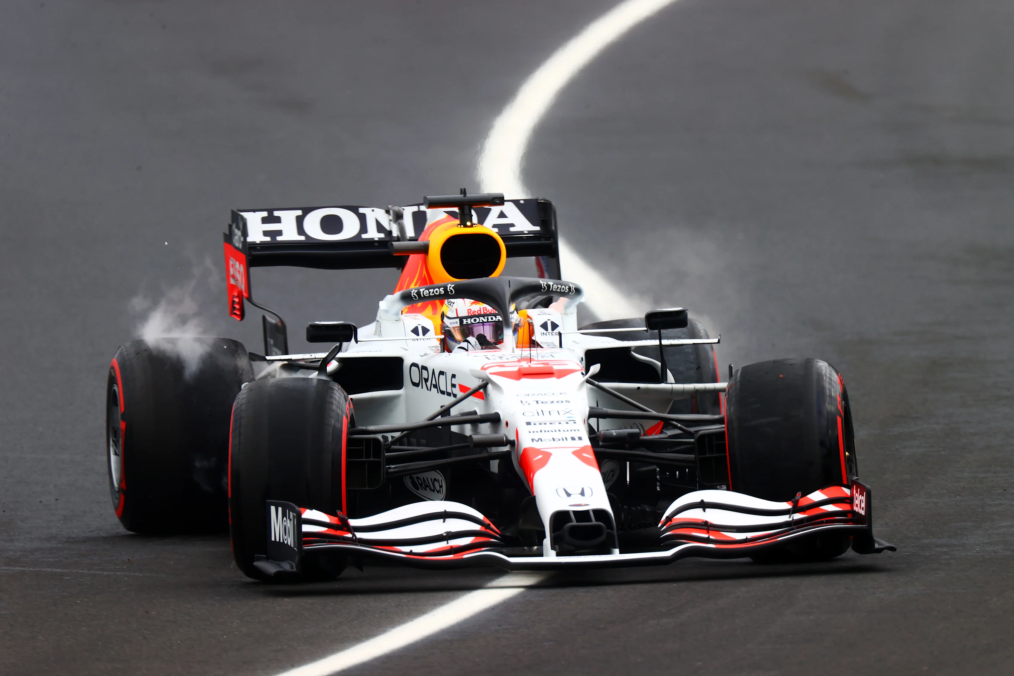 ISTANBUL, TURKEY - OCTOBER 09: Max Verstappen of the Netherlands driving the (33) Red Bull Racing RB16B Honda spins during qualifying ahead of the F1 Grand Prix of Turkey at Intercity Istanbul Park on October 09, 2021 in Istanbul, Turkey. (Photo by Dan Istitene - Formula 1/Formula 1 via Getty Images)