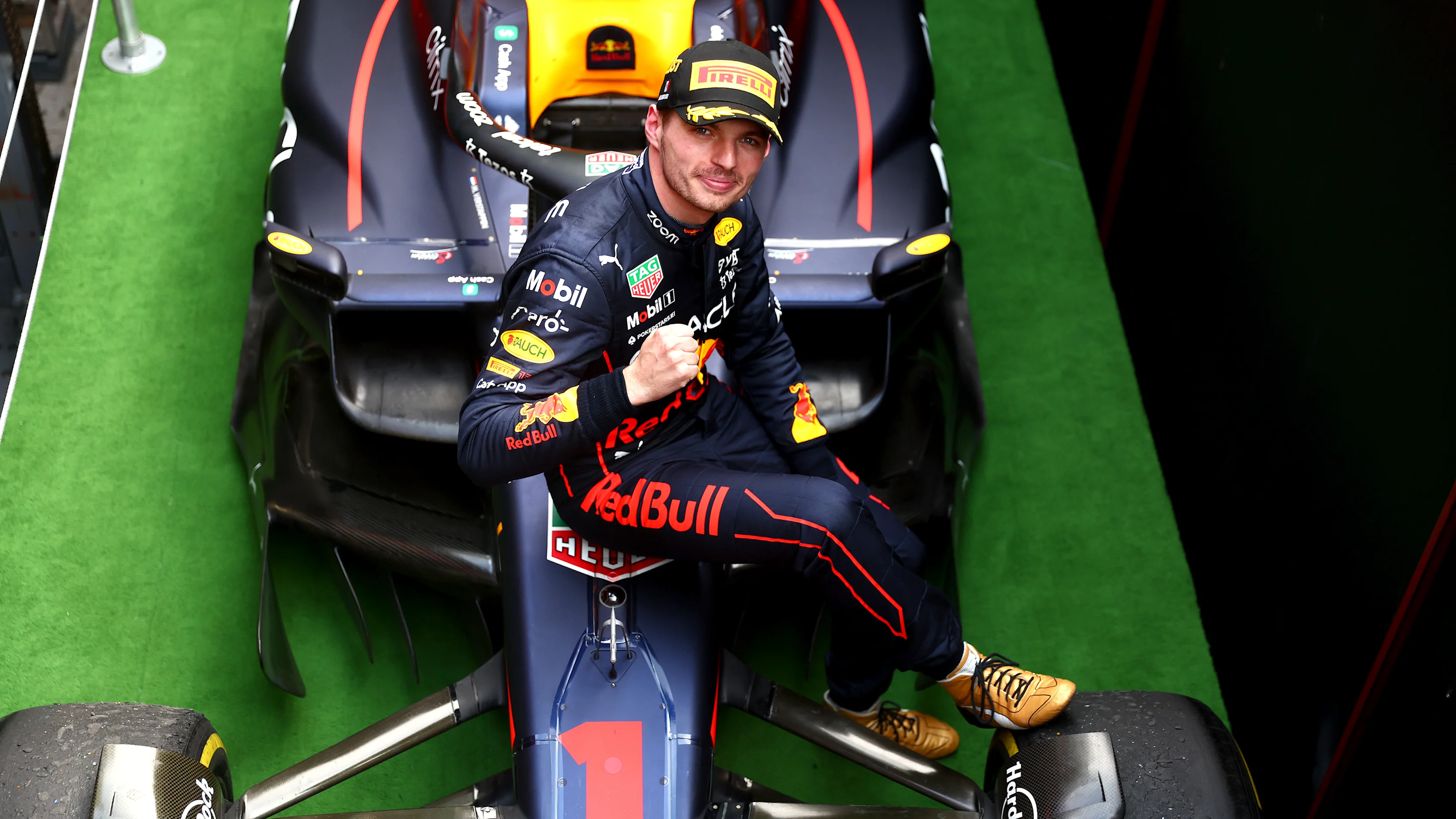 MEXICO CITY, MEXICO - OCTOBER 30: Race winner Max Verstappen of the Netherlands and Oracle Red Bull