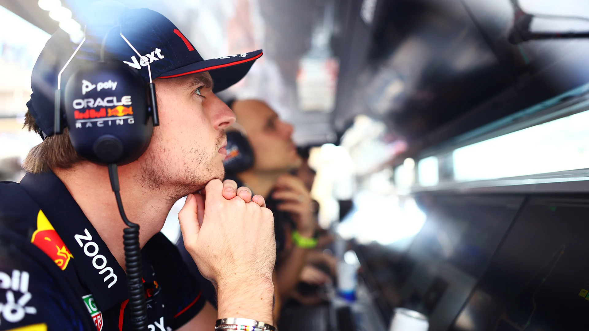 verstappen-pit-wall-abu-dhabi-2023.png