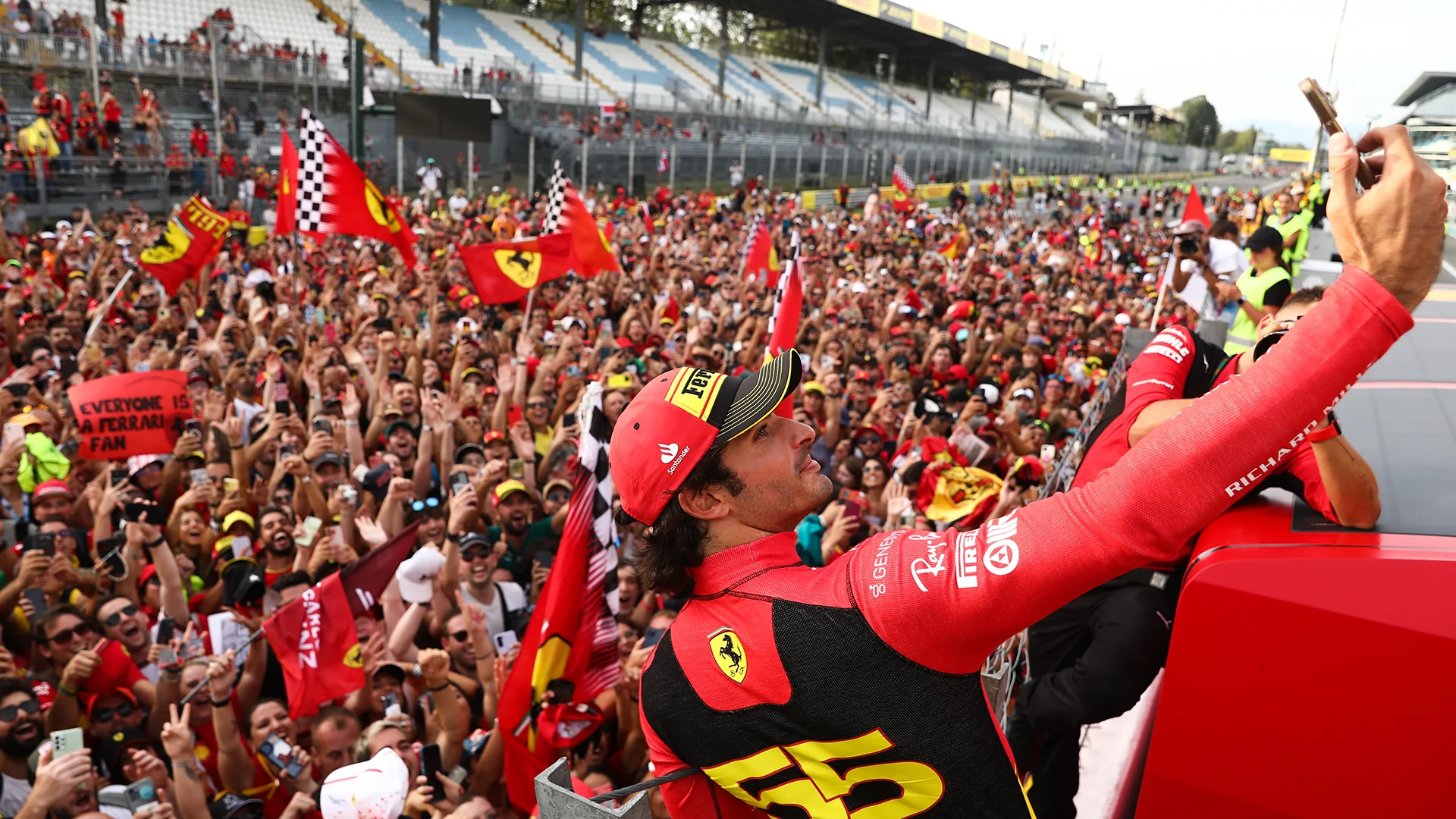 Sainz fans Monza 2023.jpg