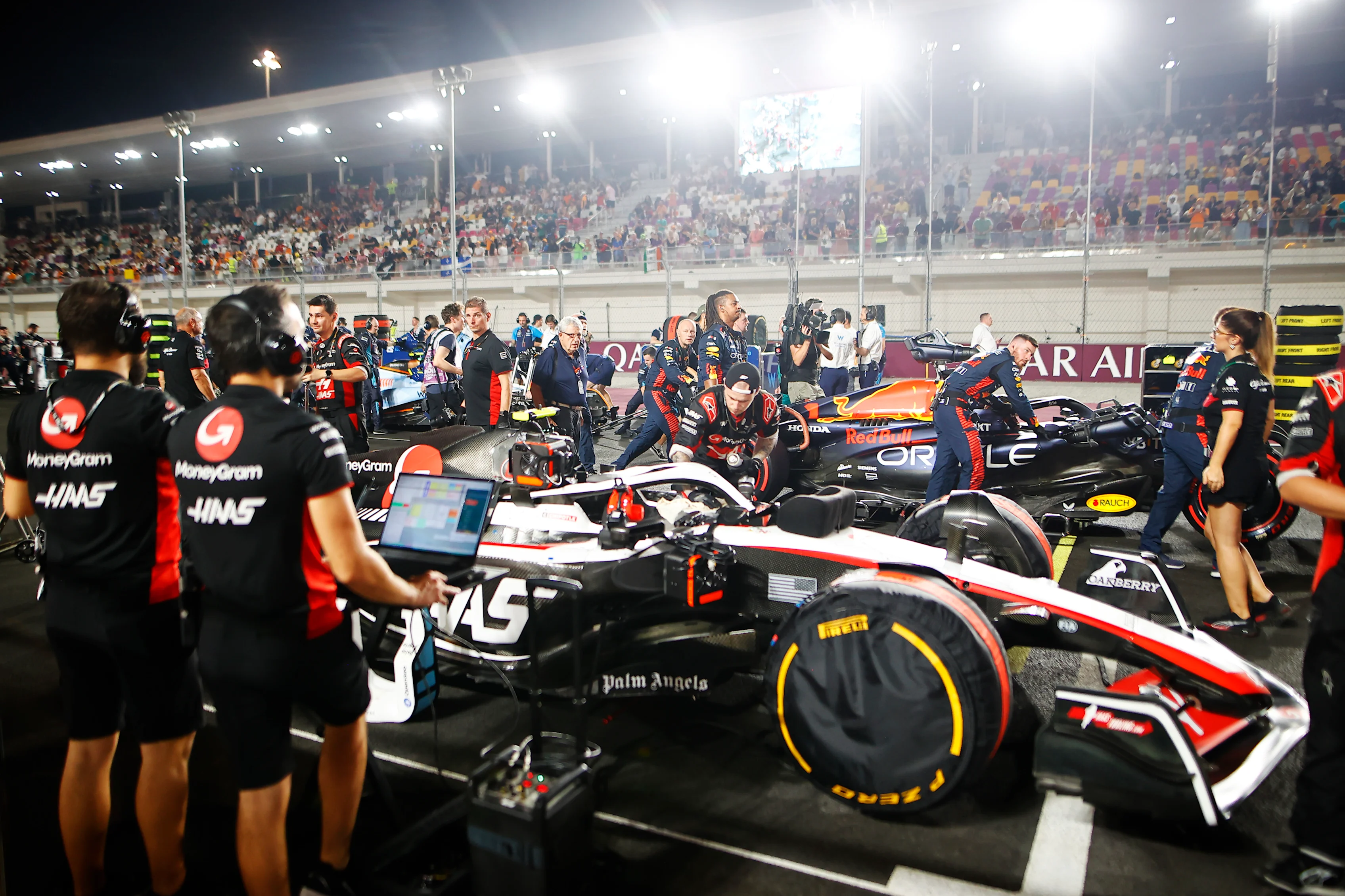 LOSAIL INTERNATIONAL CIRCUIT, QATAR - OCTOBER 08: Mechanics on the grid with Nico Hulkenberg, Haas