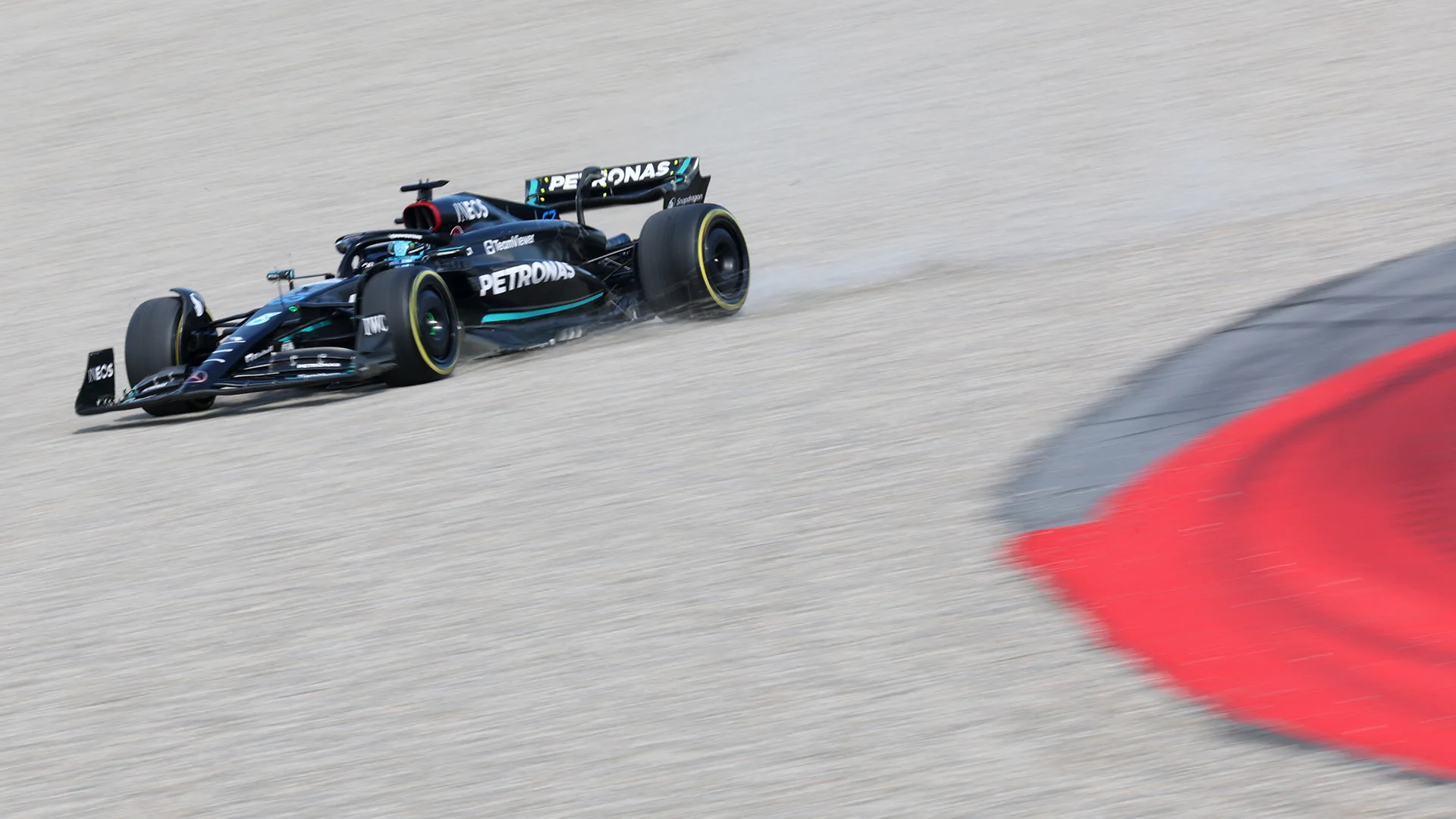 russell-barcelona-practice-gravel-2023.png