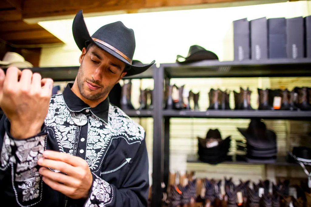 AUSTIN, TX - OCTOBER 18:  Daniel Ricciardo of Australia and Red Bull Racing gets dressed in