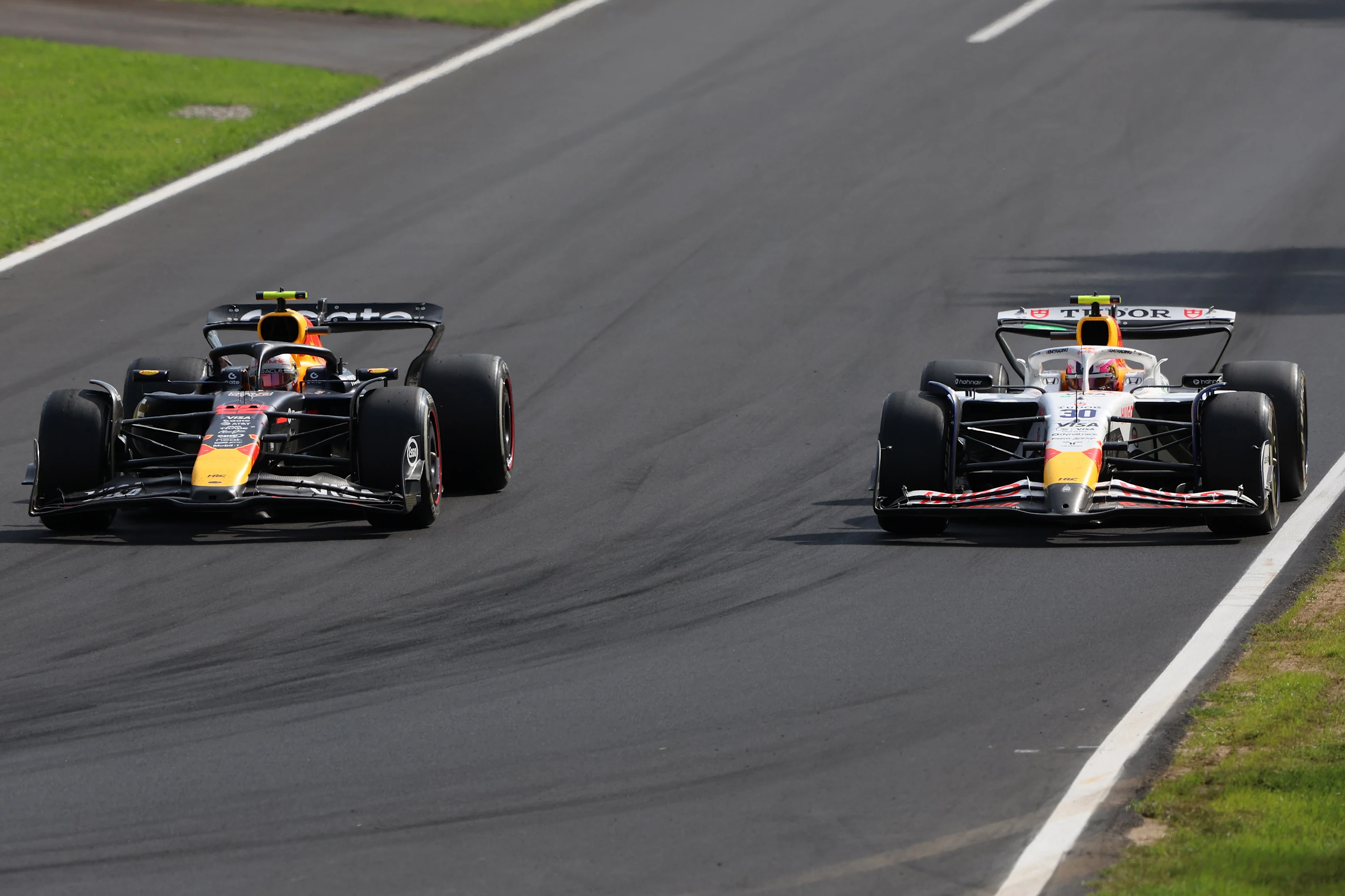 MONZA, ITALY - SEPTEMBER 07: Yuki Tsunoda of Japan driving the (22) Oracle Red Bull Racing RB21 and