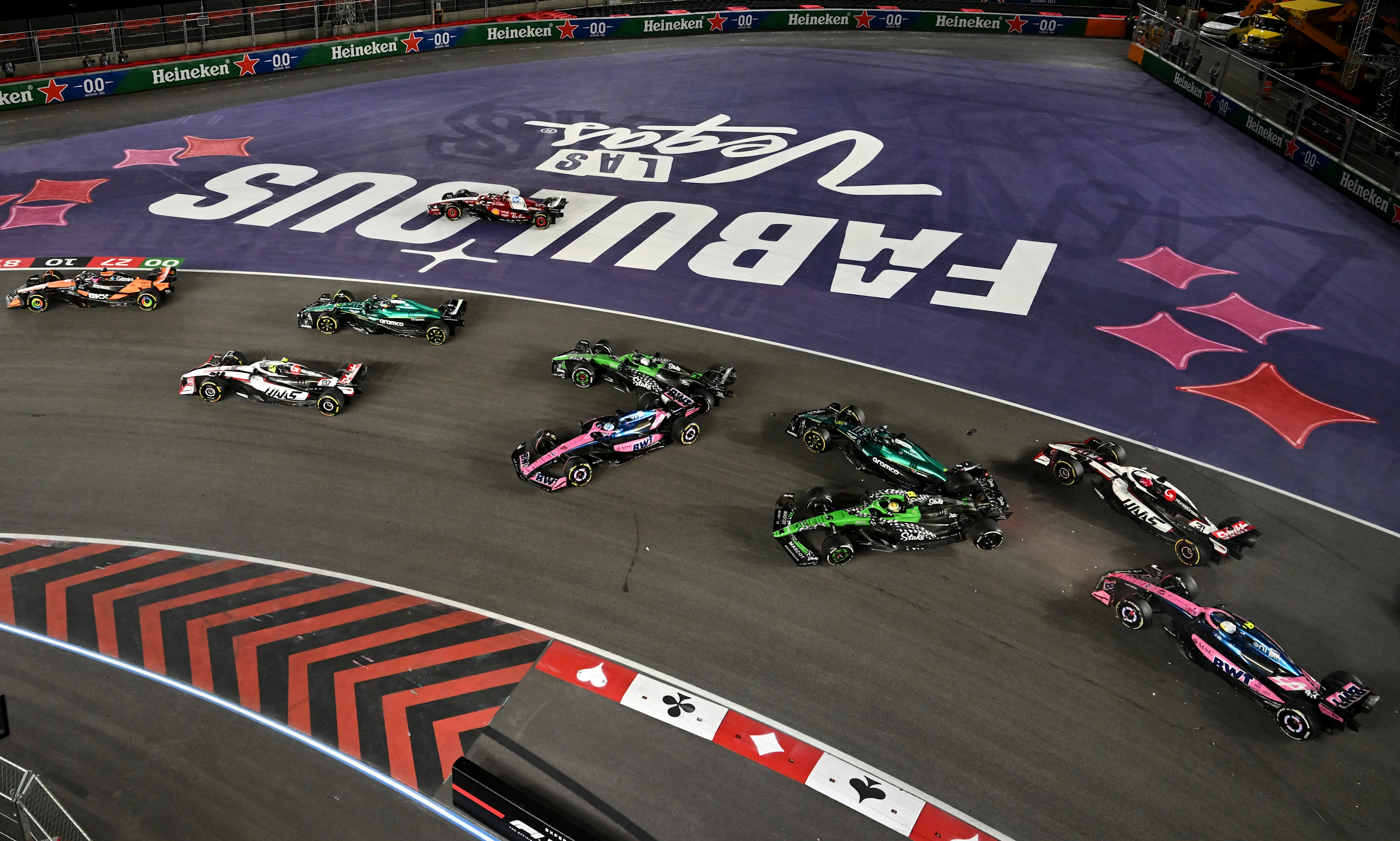 LAS VEGAS, NEVADA - NOVEMBER 22: Gabriel Bortoleto of Brazil driving the (5) Kick Sauber C45