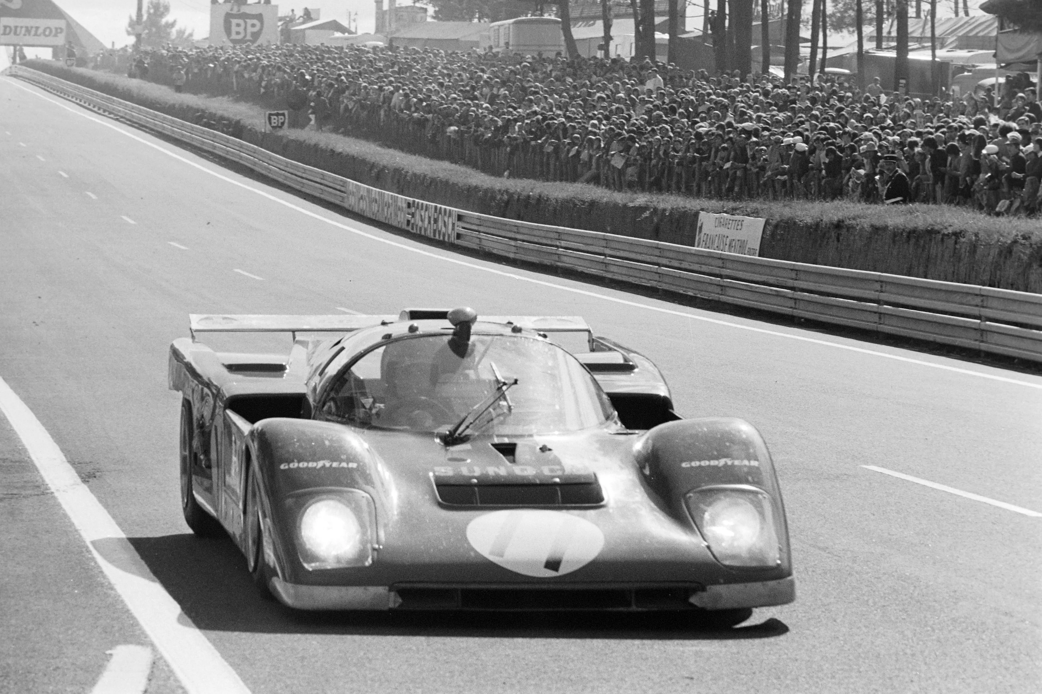 CIRCUIT DE LA SARTHE, FRANCE - JUNE 13: Mark Donohue / David Hobbs, North American Racing Team