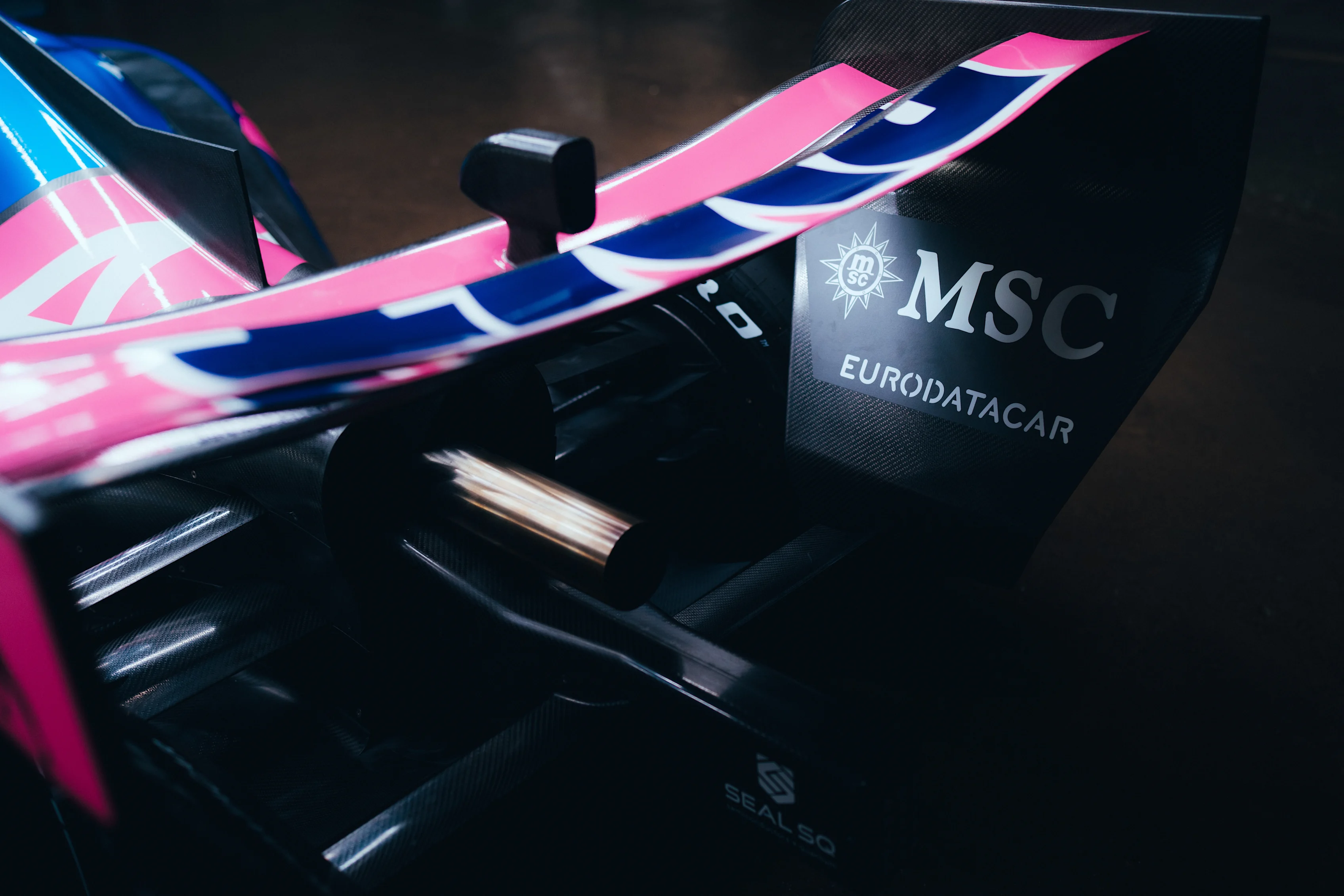 TWJB_BWT_ALPINE_FORMULA_ONE_TEAM-A526_PARTNER_CLOSEUP10.jpg
