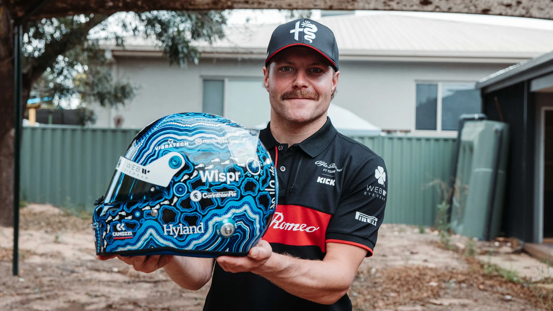 Valtteri-Bottas---Special-Edition-Australian-Grand-Prix-helmet-1.jpg