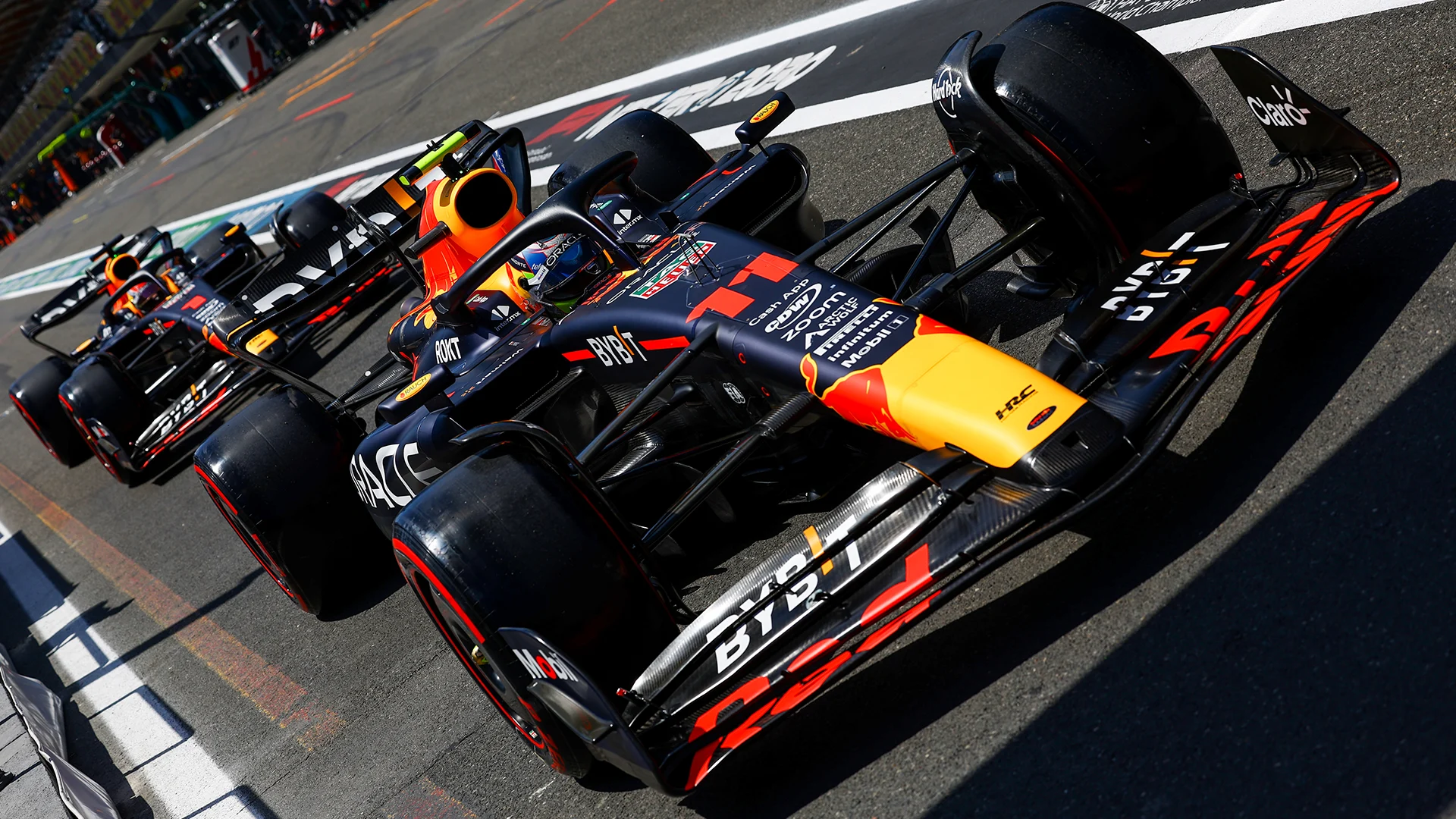 perez-verstappen-pits.png