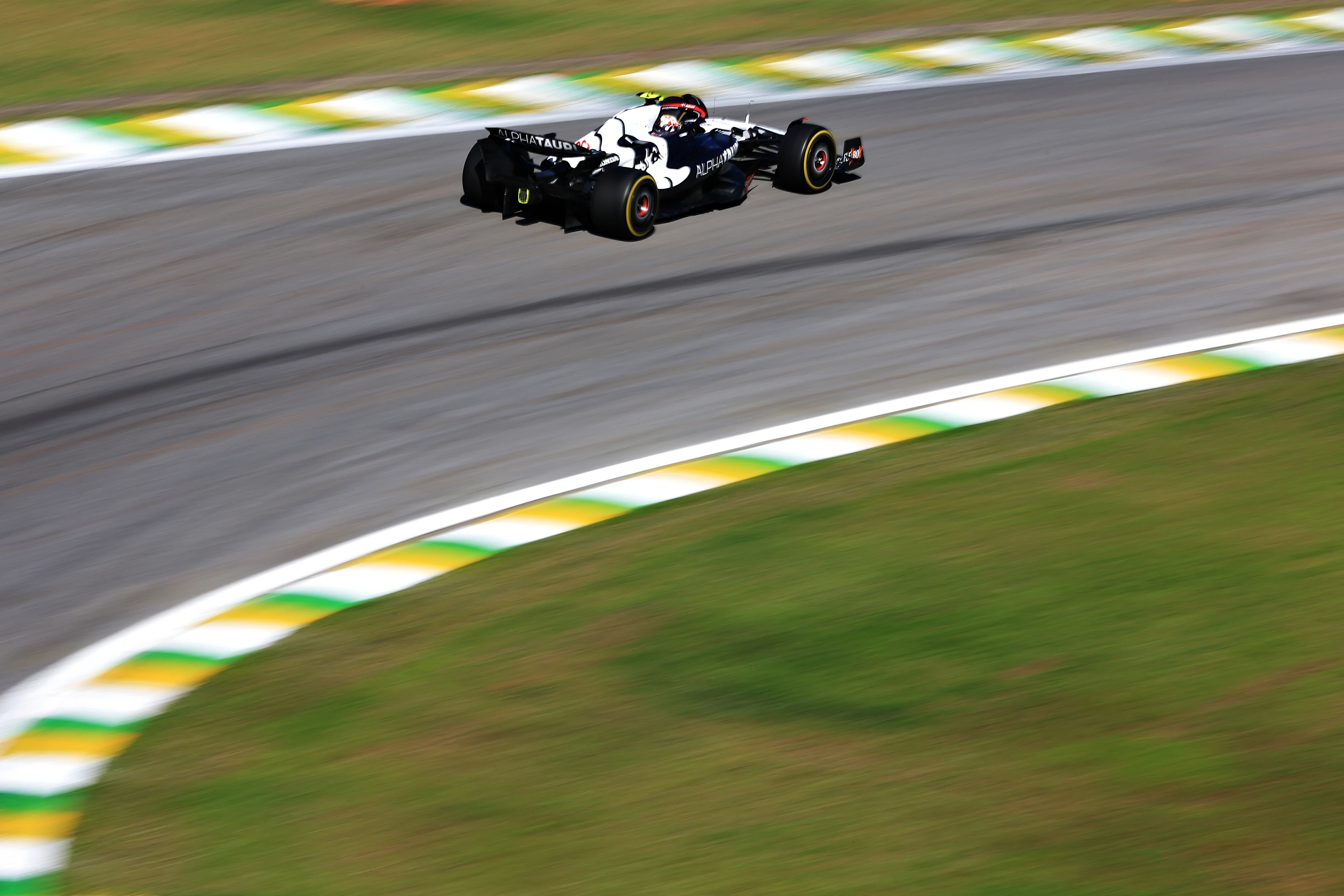 SAO PAULO, BRAZIL - NOVEMBER 05: Yuki Tsunoda of Japan driving the (22) Scuderia AlphaTauri AT04 on