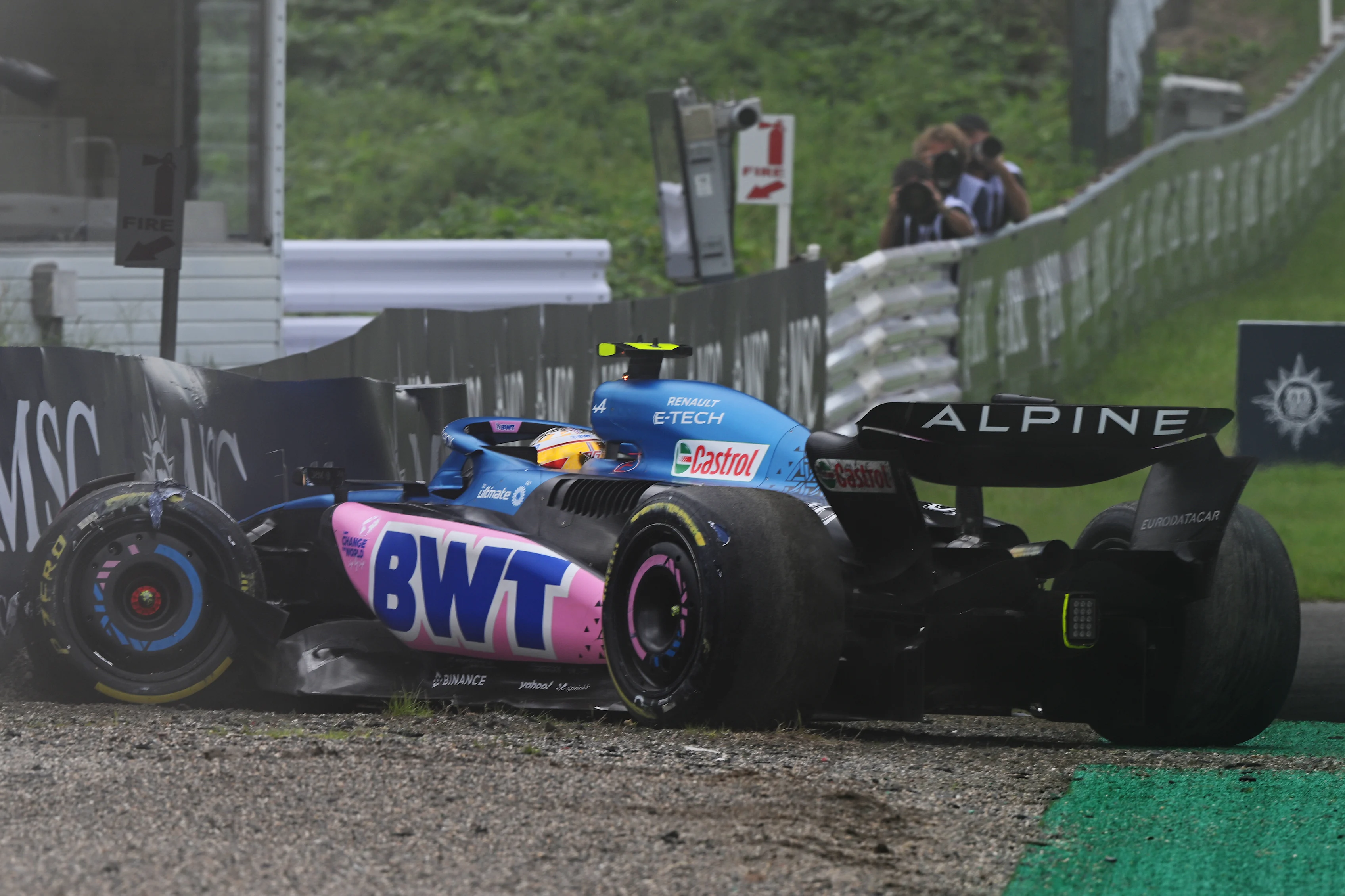 SUZUKA, JAPAN - SEPTEMBER 22: Pierre Gasly of France driving the (10) Alpine F1 A523 Renault crashes during practice ahead of the F1 Grand Prix of Japan at Suzuka International Racing Course on September 22, 2023 in Suzuka, Japan. (Photo by Clive Mason/Getty Images)