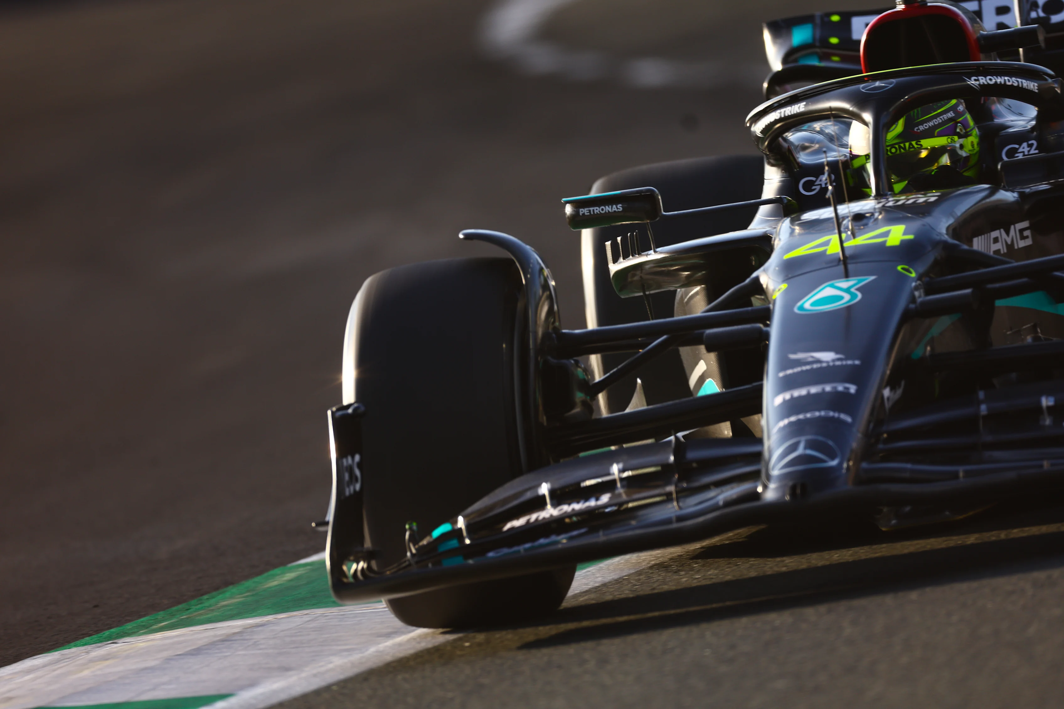 JEDDAH, SAUDI ARABIA - MARCH 17: Lewis Hamilton of Great Britain driving the (44) Mercedes AMG Petronas F1 Team W14 on track during practice ahead of the F1 Grand Prix of Saudi Arabia at Jeddah Corniche Circuit on March 17, 2023 in Jeddah, Saudi Arabia. (Photo by Mark Thompson/Getty Images)