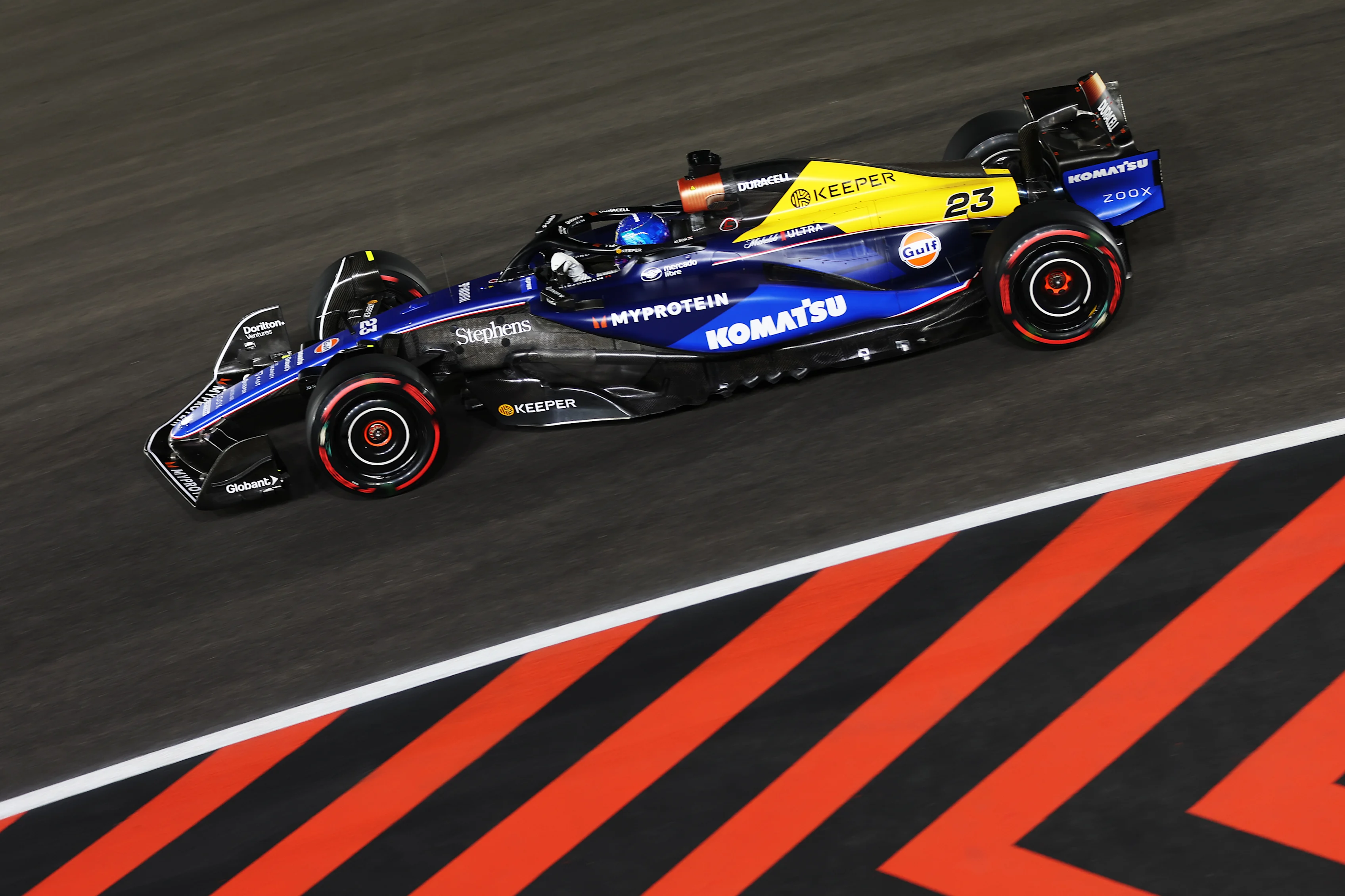 LAS VEGAS, NEVADA - NOVEMBER 22: Alexander Albon of Thailand driving the (23) Williams FW46