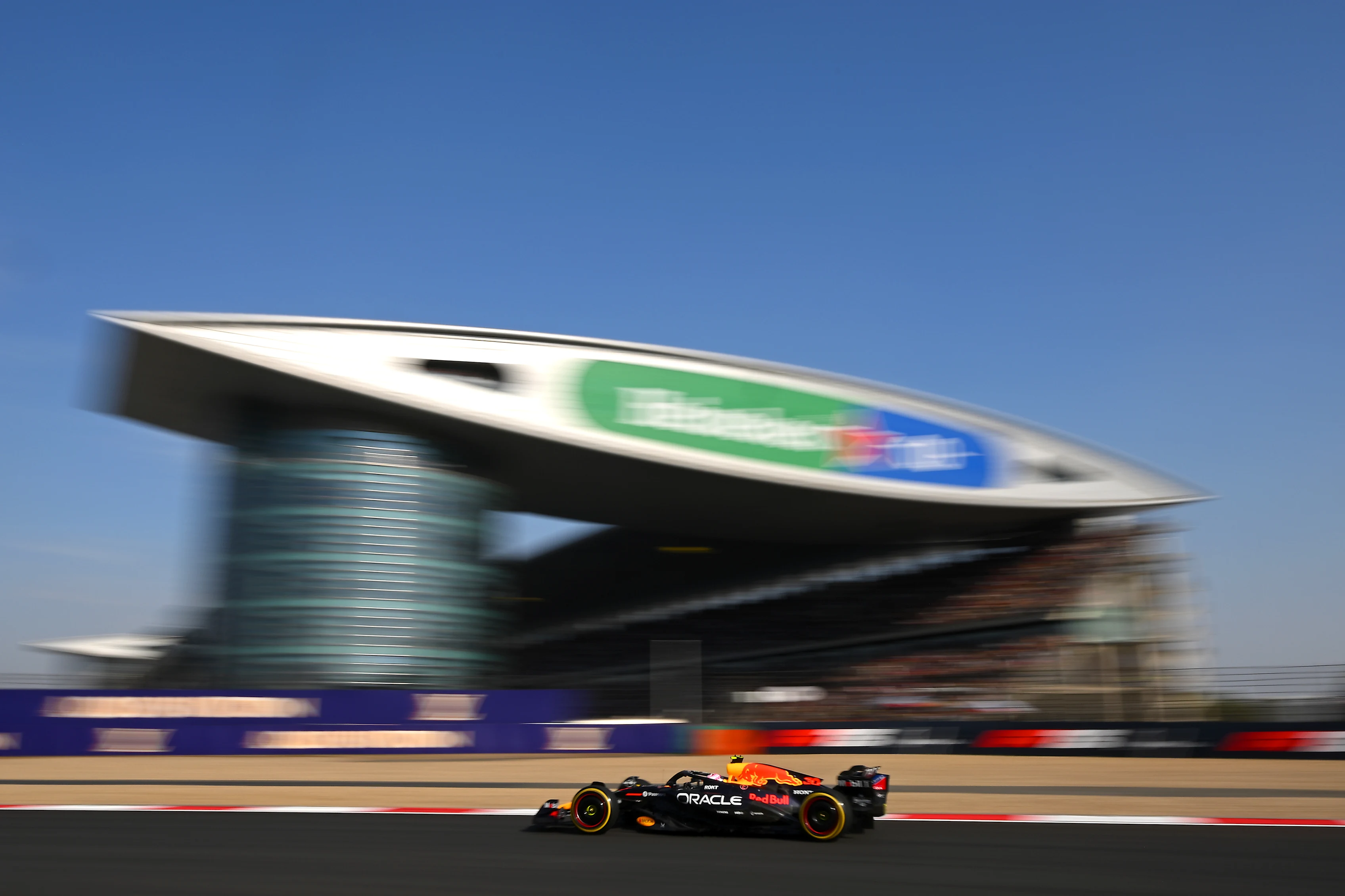 SHANGHAI, CHINA - MARCH 21: Liam Lawson of New Zealand driving the (30) Oracle Red Bull Racing RB21
