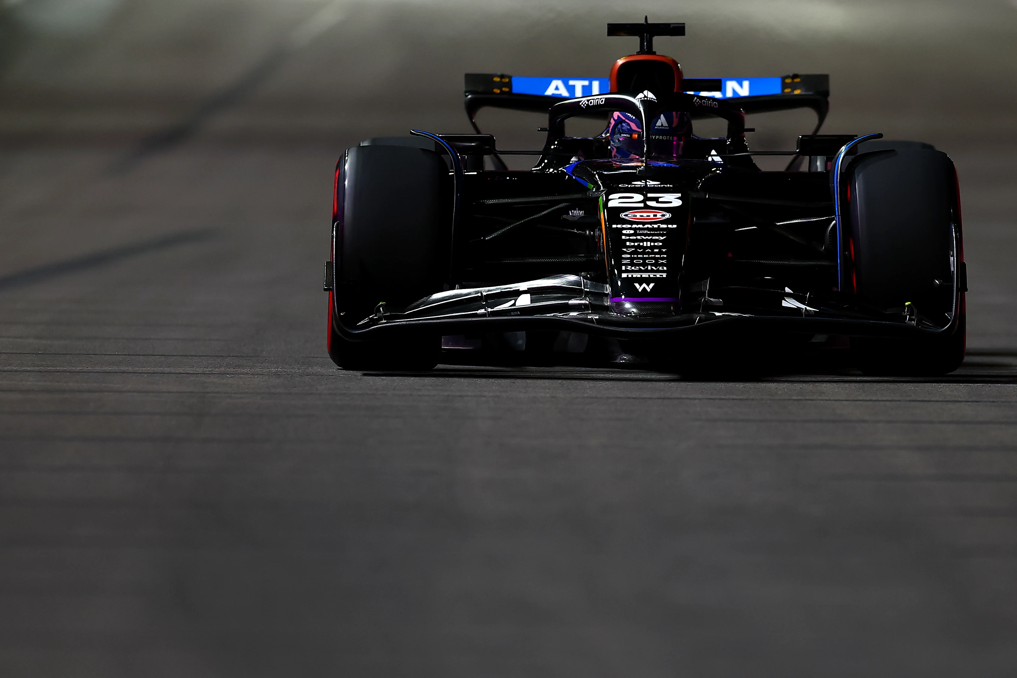 LAS VEGAS, NEVADA - NOVEMBER 20: Alexander Albon of Thailand driving the (23) Williams FW47