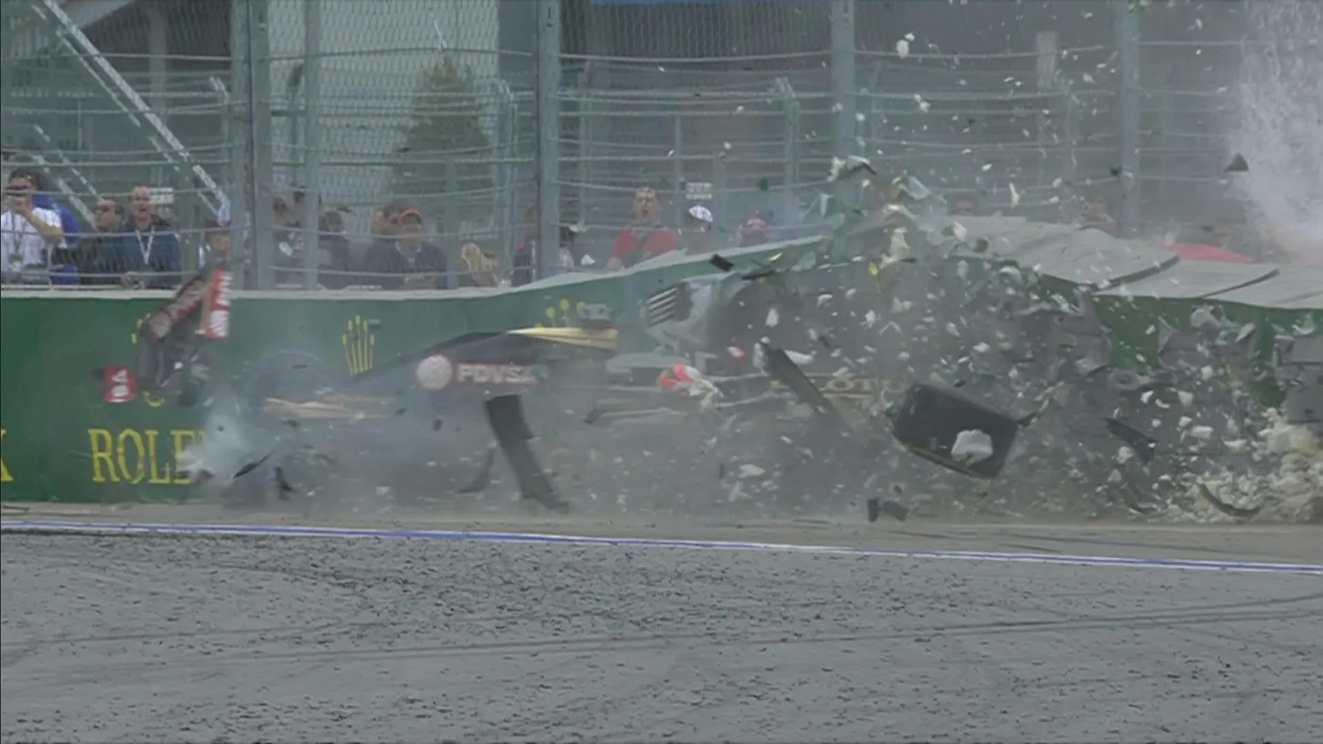 Replay of Romain Grosjean's huge shunt