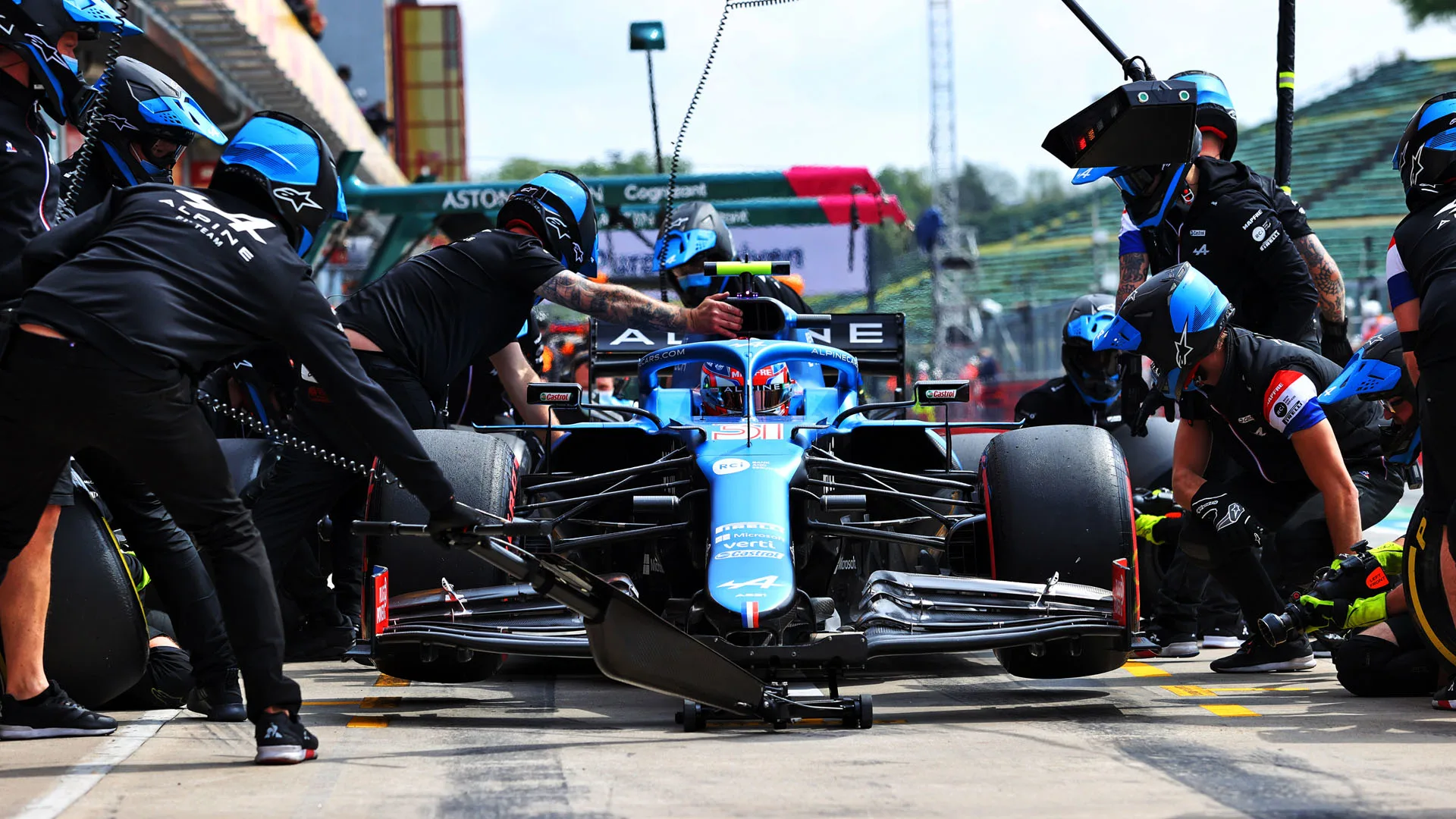 Esteban Ocon (FRA) Alpine F1 Team A521 practices a pit stop.
Emilia Romagna Grand Prix, Saturday