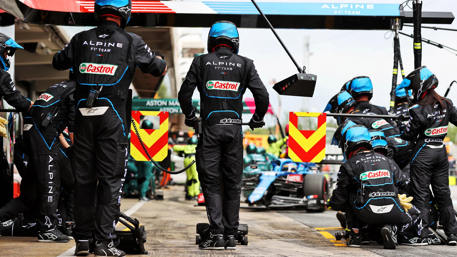 Fernando Alonso (ESP) Alpine F1 Team A521 makes a pit stop.

Spanish Grand Prix, Sunday 9th May
