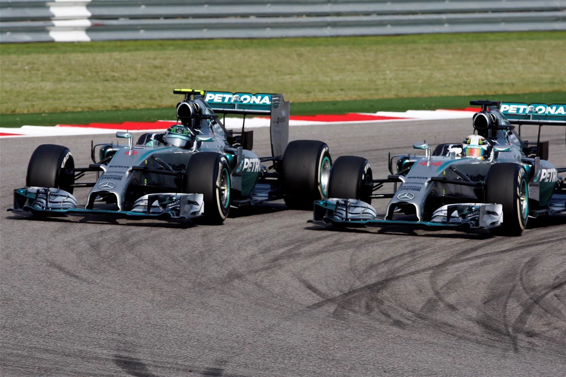 Lewis Hamilton (GBR) Mercedes AMG F1 W05 overtakes Nico Rosberg (GER) Mercedes AMG F1 W05 for the lead. Formula One World Championship, Rd17, United States Grand Prix, Race, Austin, Texas, USA, Sunday, 2 November 2014