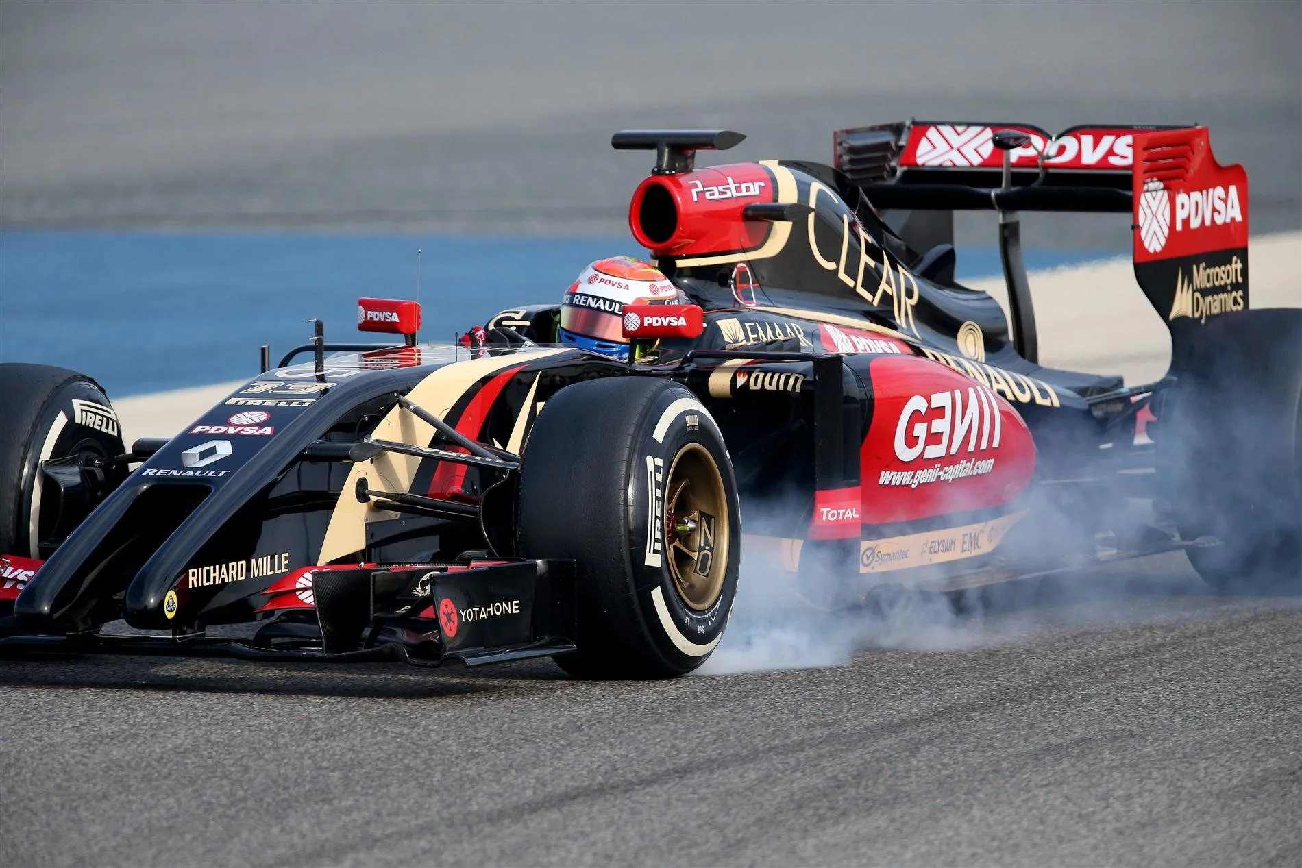 Pastor Maldonado (VEN) Lotus E22 locks up. Formula One Testing, Day Four, Bahrain International Circuit, Sakhir, Bahrain, Saturday, 22 February 2014 © Sutton Images. No reproduction without permission